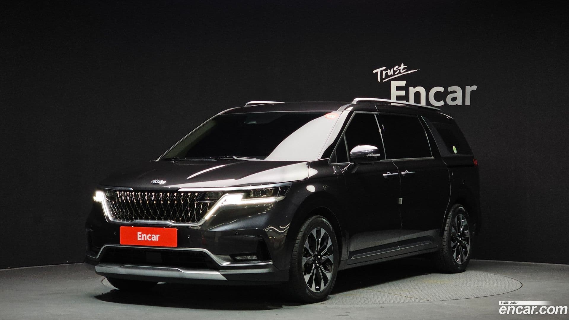 Main__Slider__Photo:Canival Kia 2021.1-0