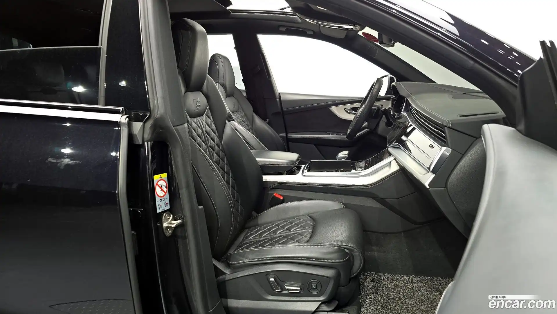 Q8 Audi 2021.2-INNER-010