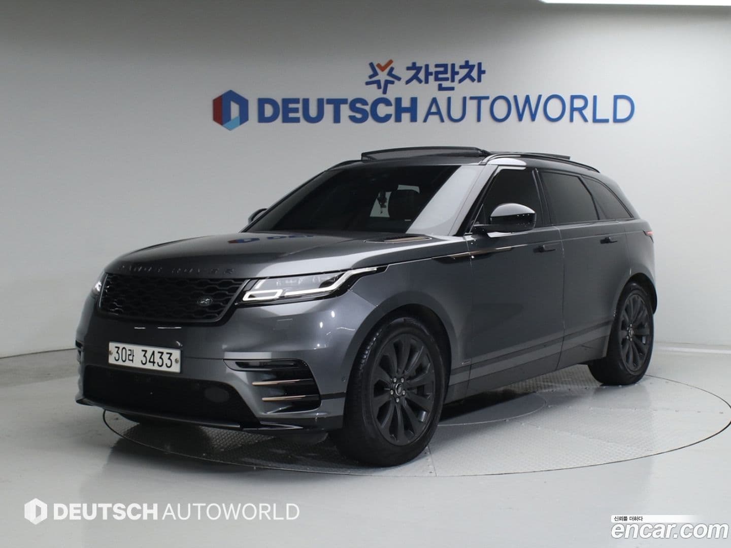 Main__Slider__Photo:Range Rover Velar Land Rover 2019.2-0