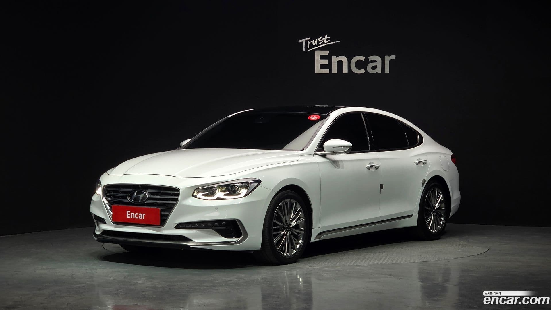 Main__Slider__Photo:Grandeur Hyundai 2019.0-0