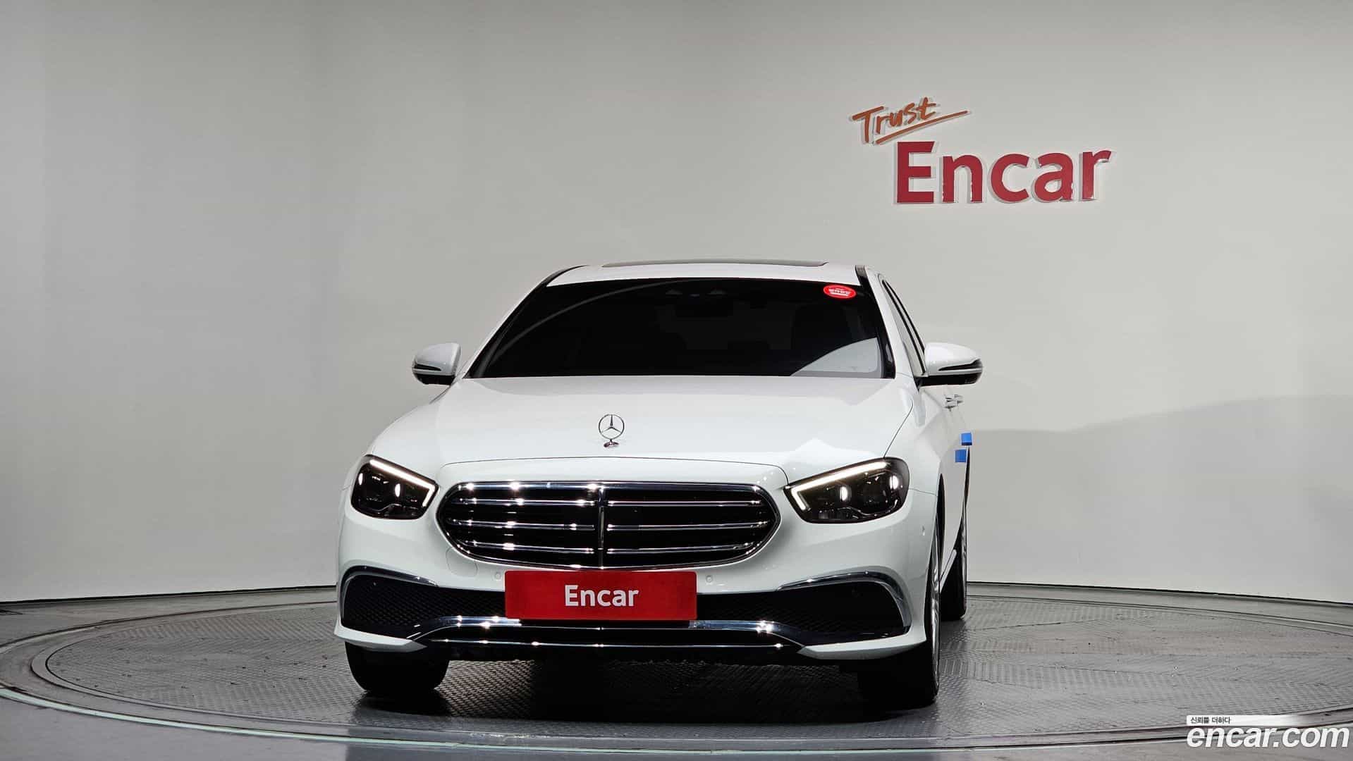 E-Class Mercedes-Benz 2022.8-OUTER-003