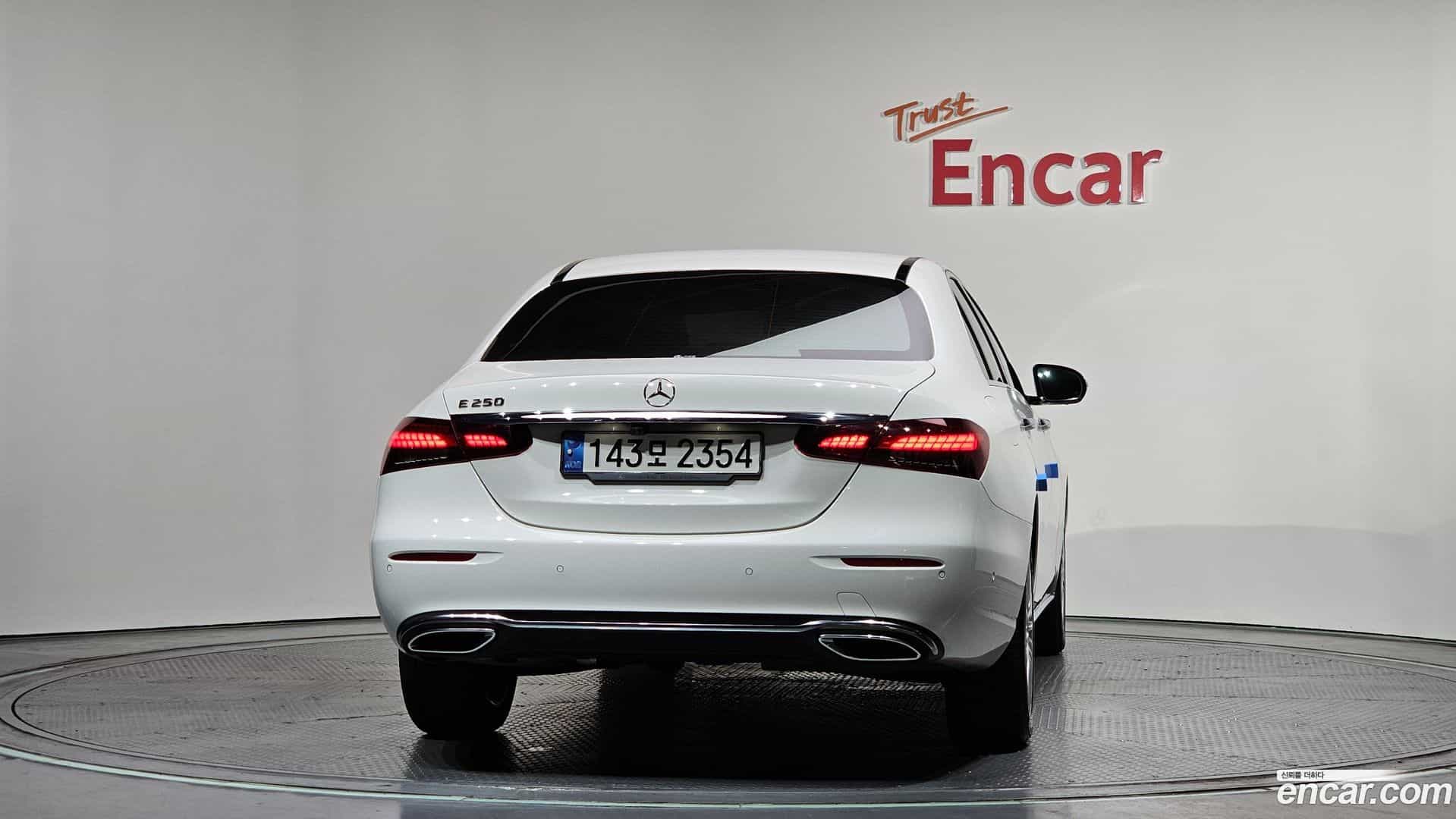 E-Class Mercedes-Benz 2022.8-OUTER-004