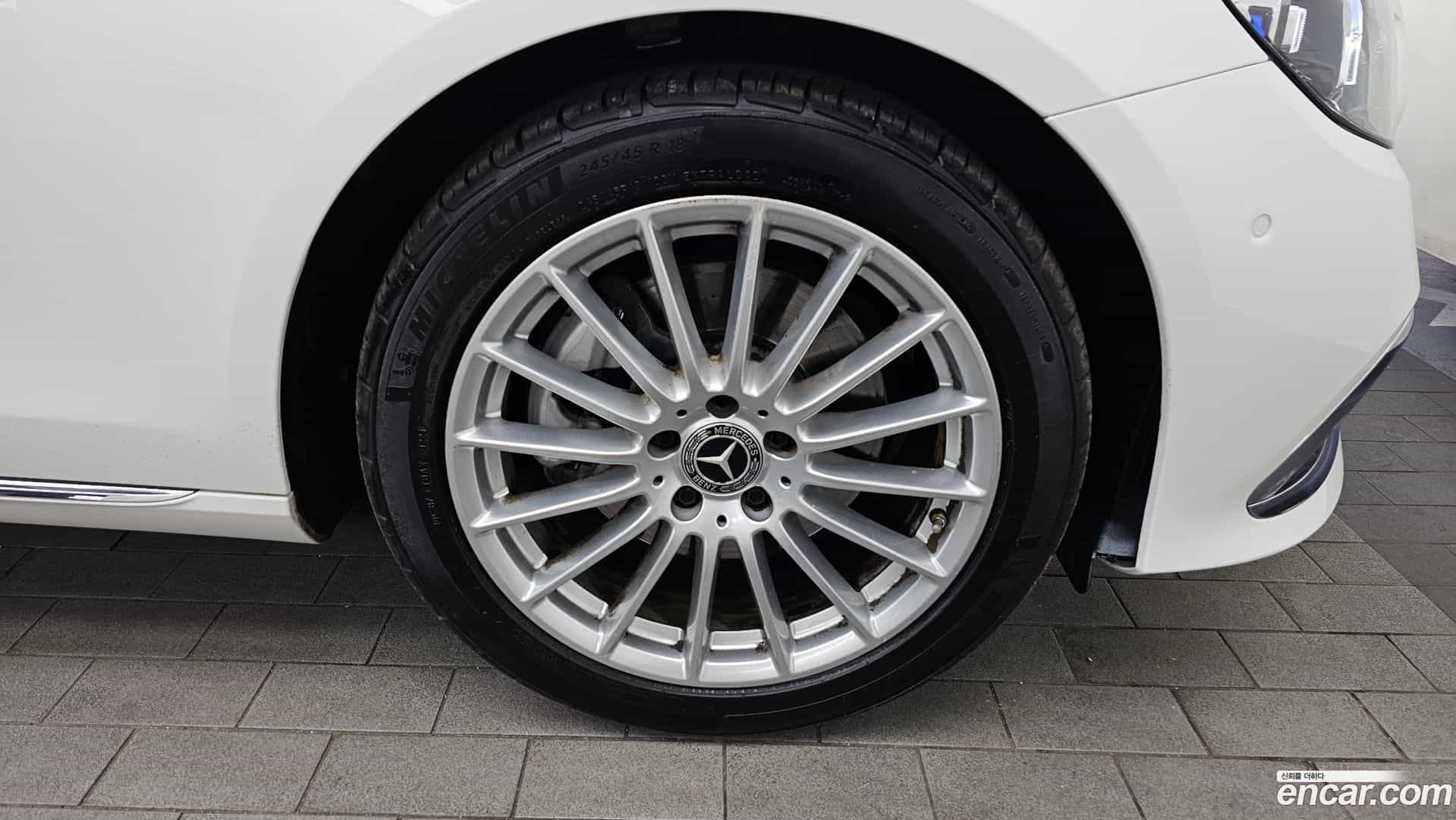 E-Class Mercedes-Benz 2022.8-OUTER-005