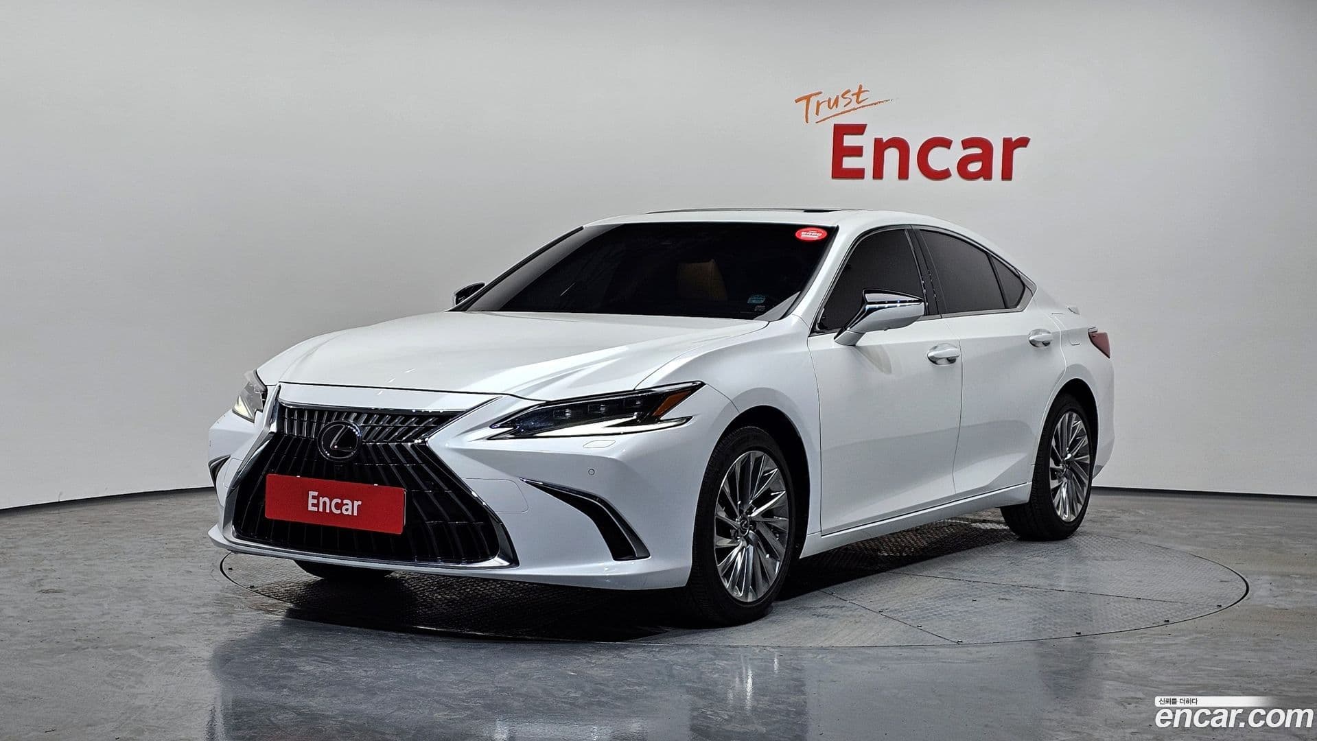 Main__Slider__Photo:ES Lexus 2023.9-0
