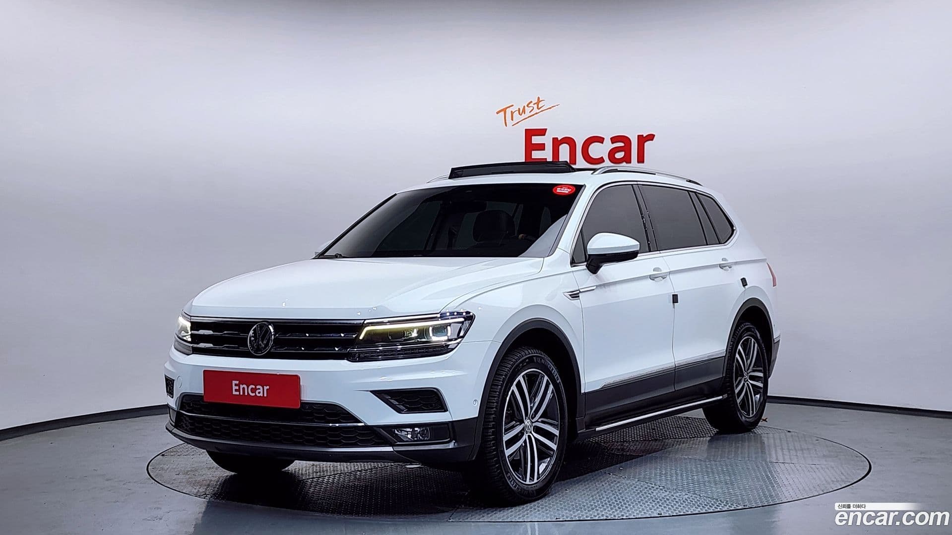Main__Slider__Photo:Tiguan Volkswagen 2020.10-0
