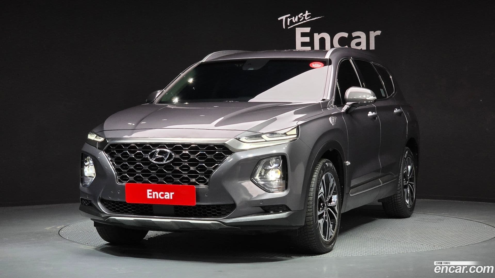 Main__Slider__Photo:Santafe Hyundai 2018.3-0