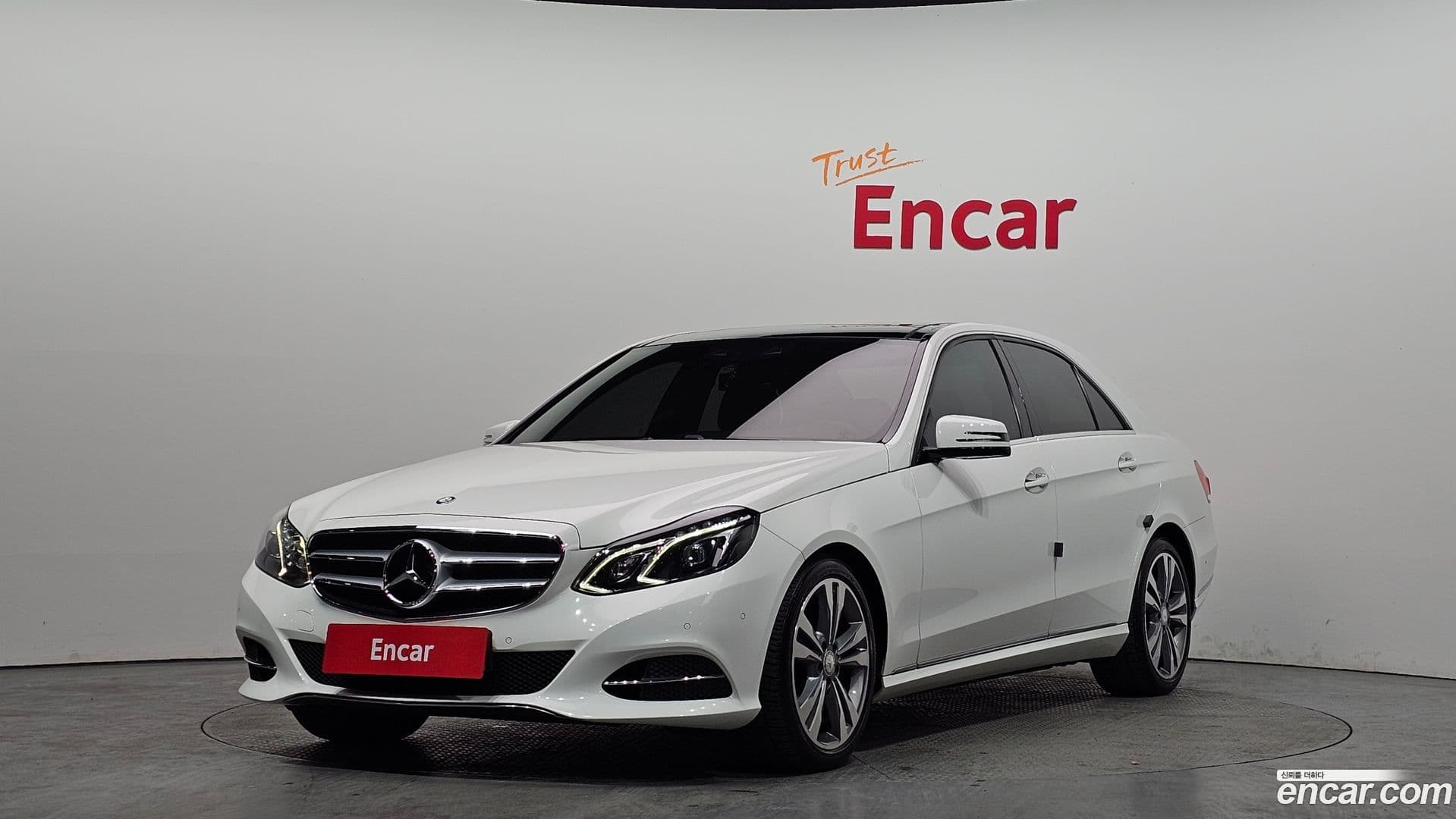 Main__Slider__Photo:E-Class Mercedes-Benz 2014.4-0