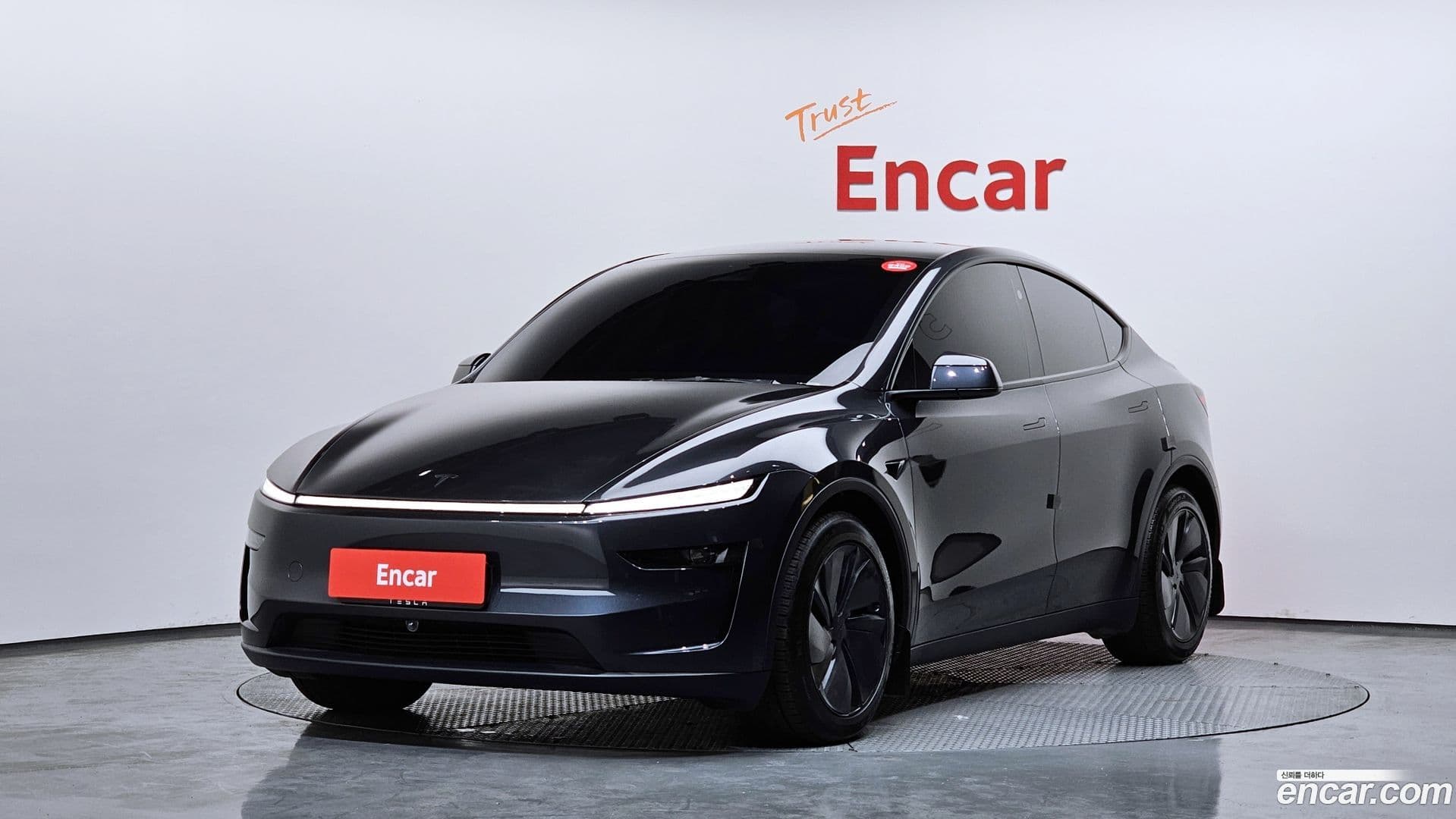 Main__Slider__Photo:Model Y Tesla 2025.10-0