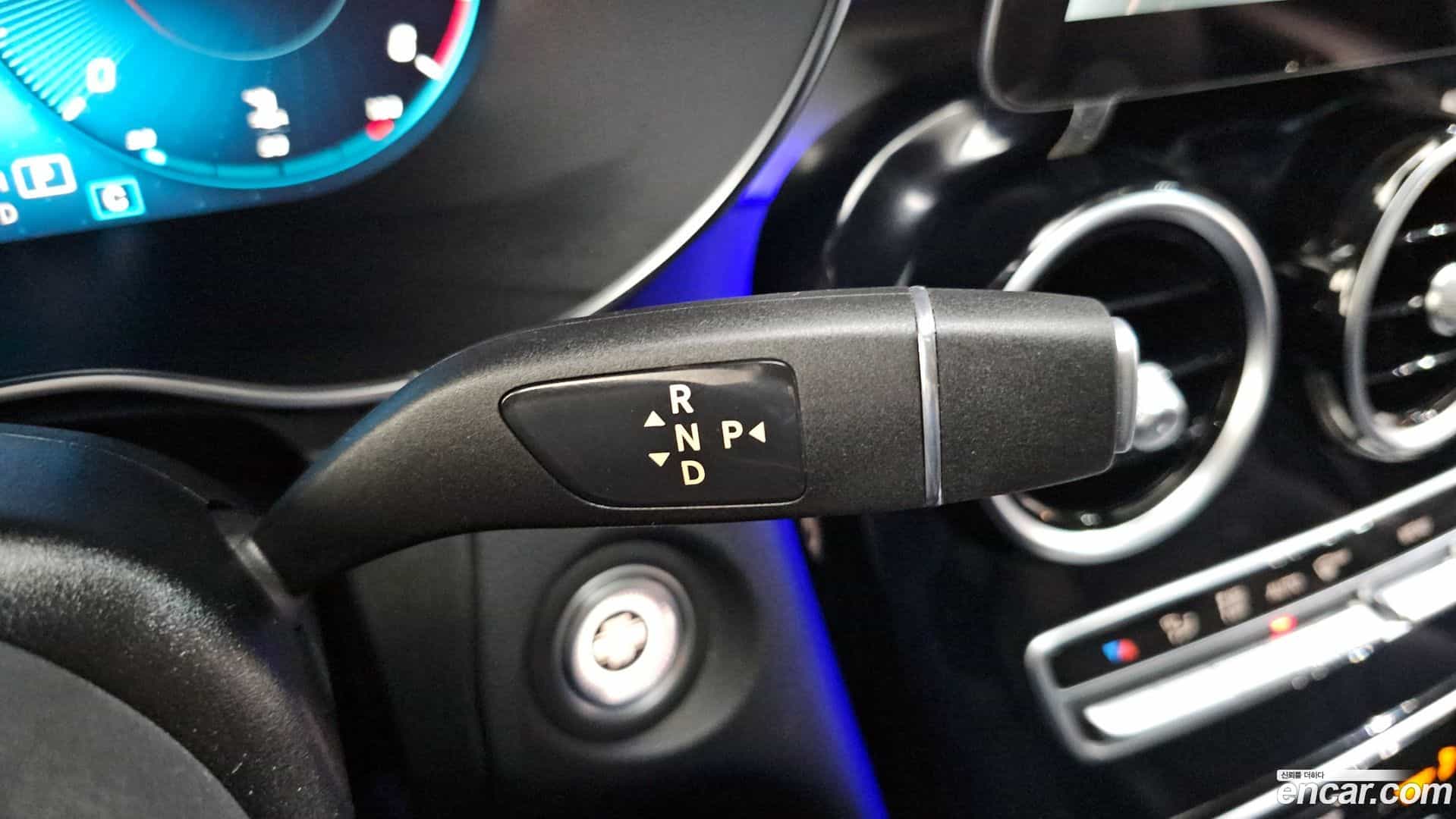 GLC-Class Mercedes-Benz 2021.3-INNER-009
