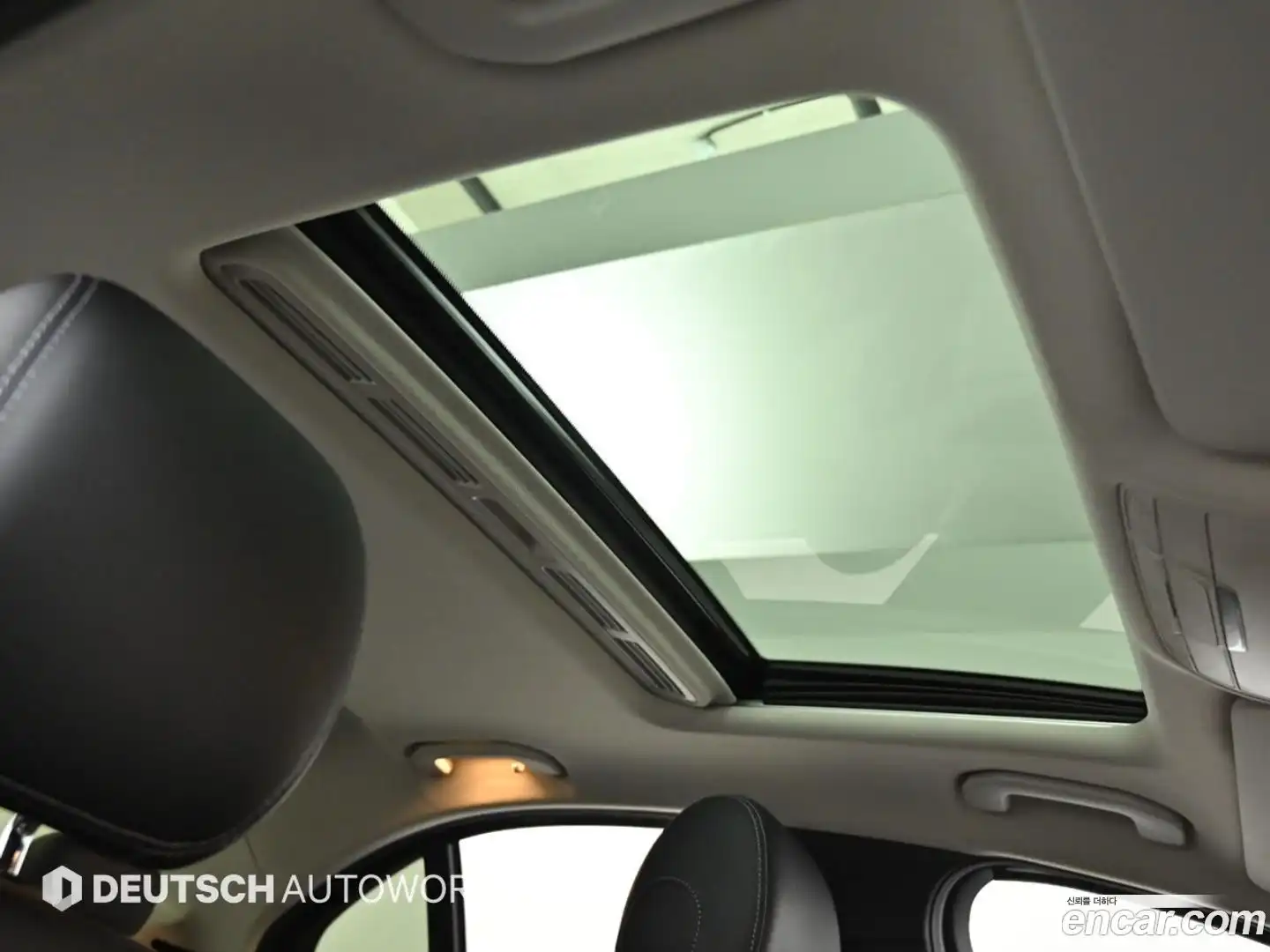 C-Class Mercedes-Benz 2016.5-OPTION-023