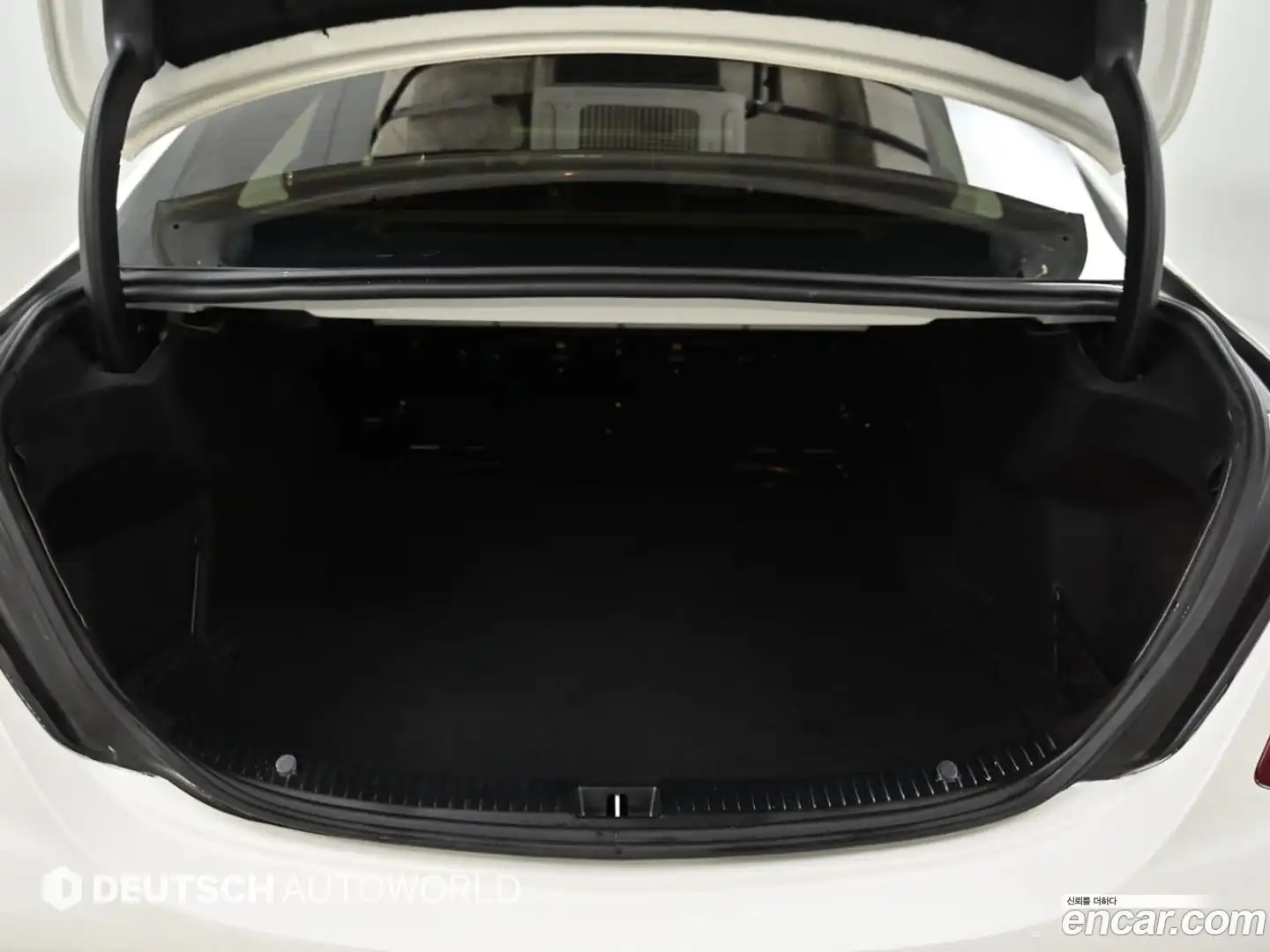 C-Class Mercedes-Benz 2016.5-OPTION-024