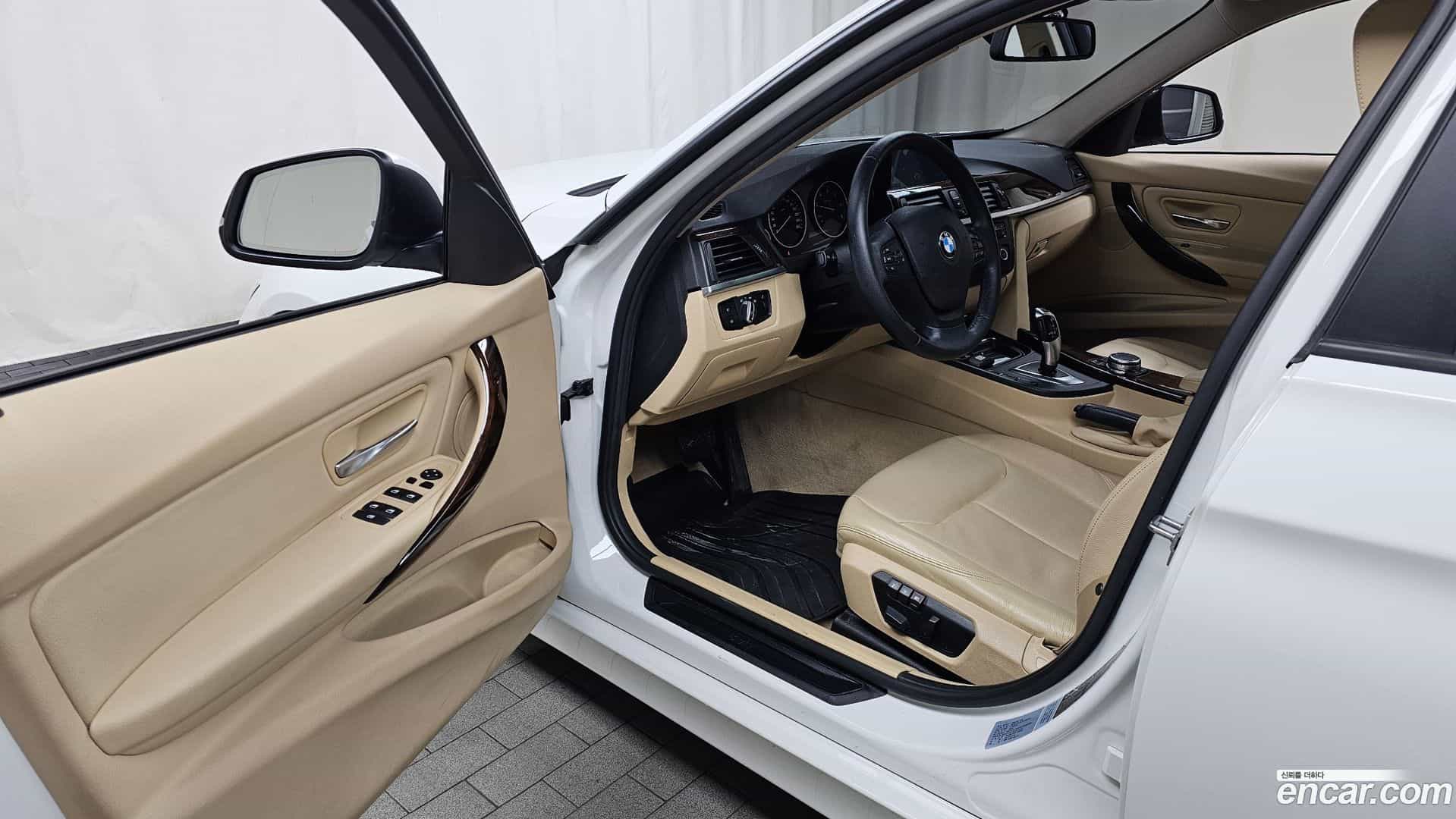 3-Series BMW 2015.4-INNER-010