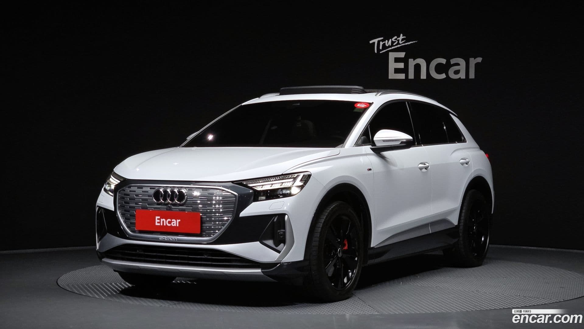 Main__Slider__Photo:Q4 e-tron Audi 2022.9-0