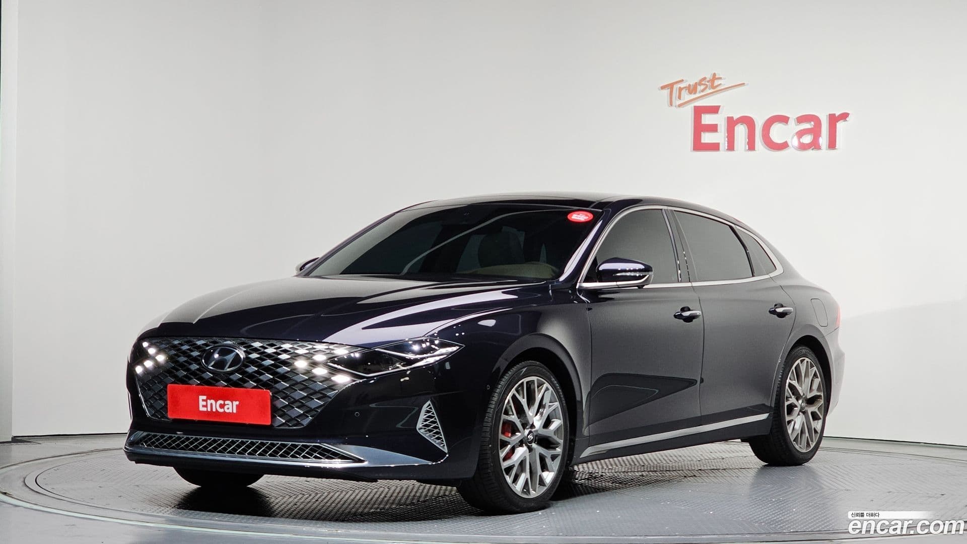 Main__Slider__Photo:Grandeur Hyundai 2021.11-0