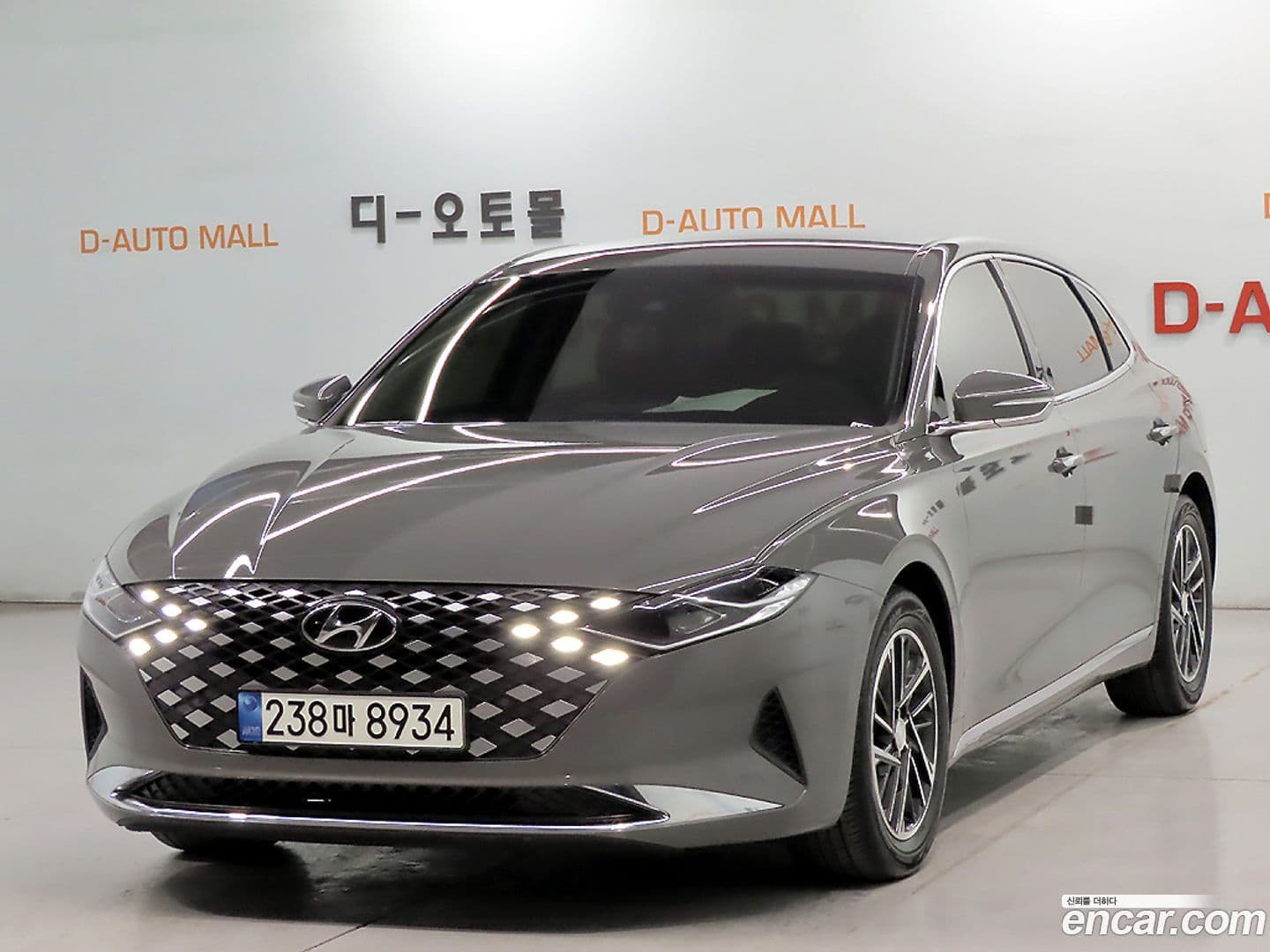 Main__Slider__Photo:Grandeur Hyundai 2021.2-0