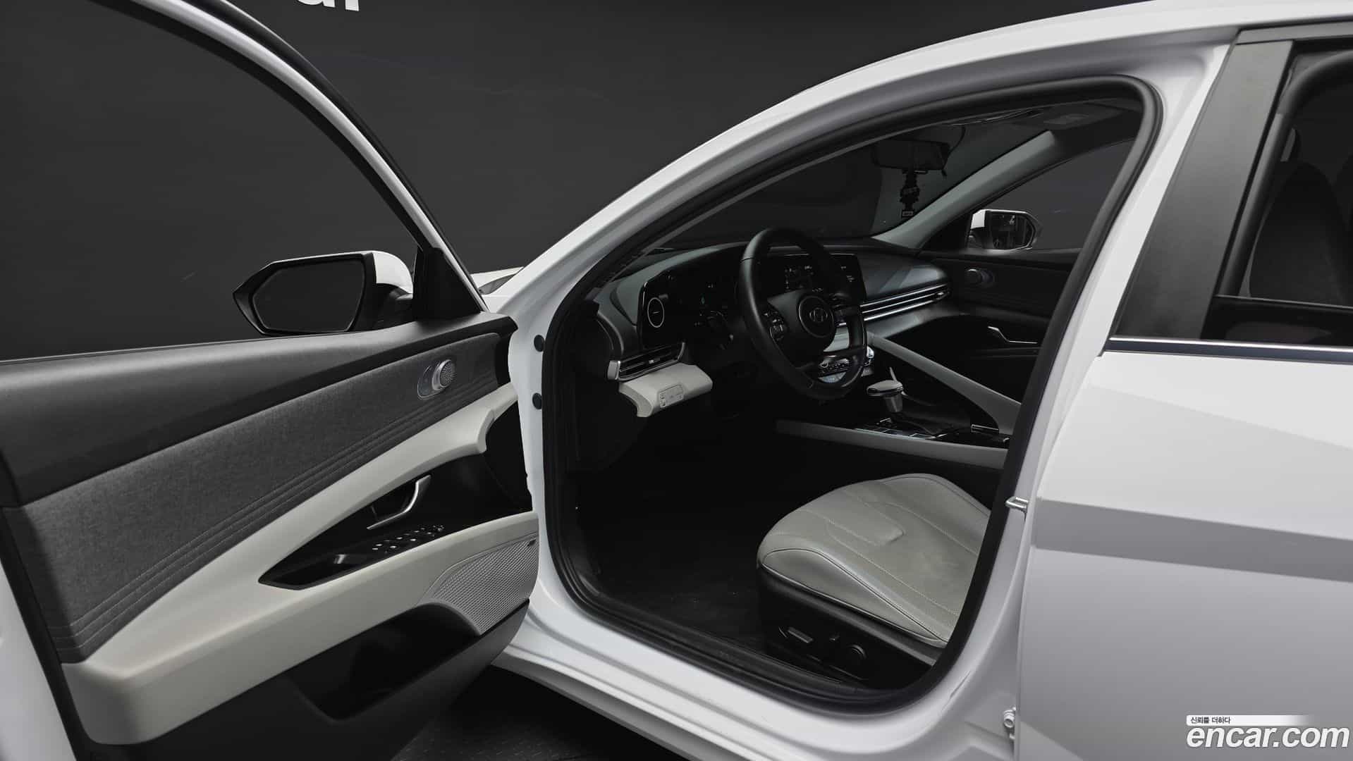 AVANTE Hyundai 2021.0-INNER-010