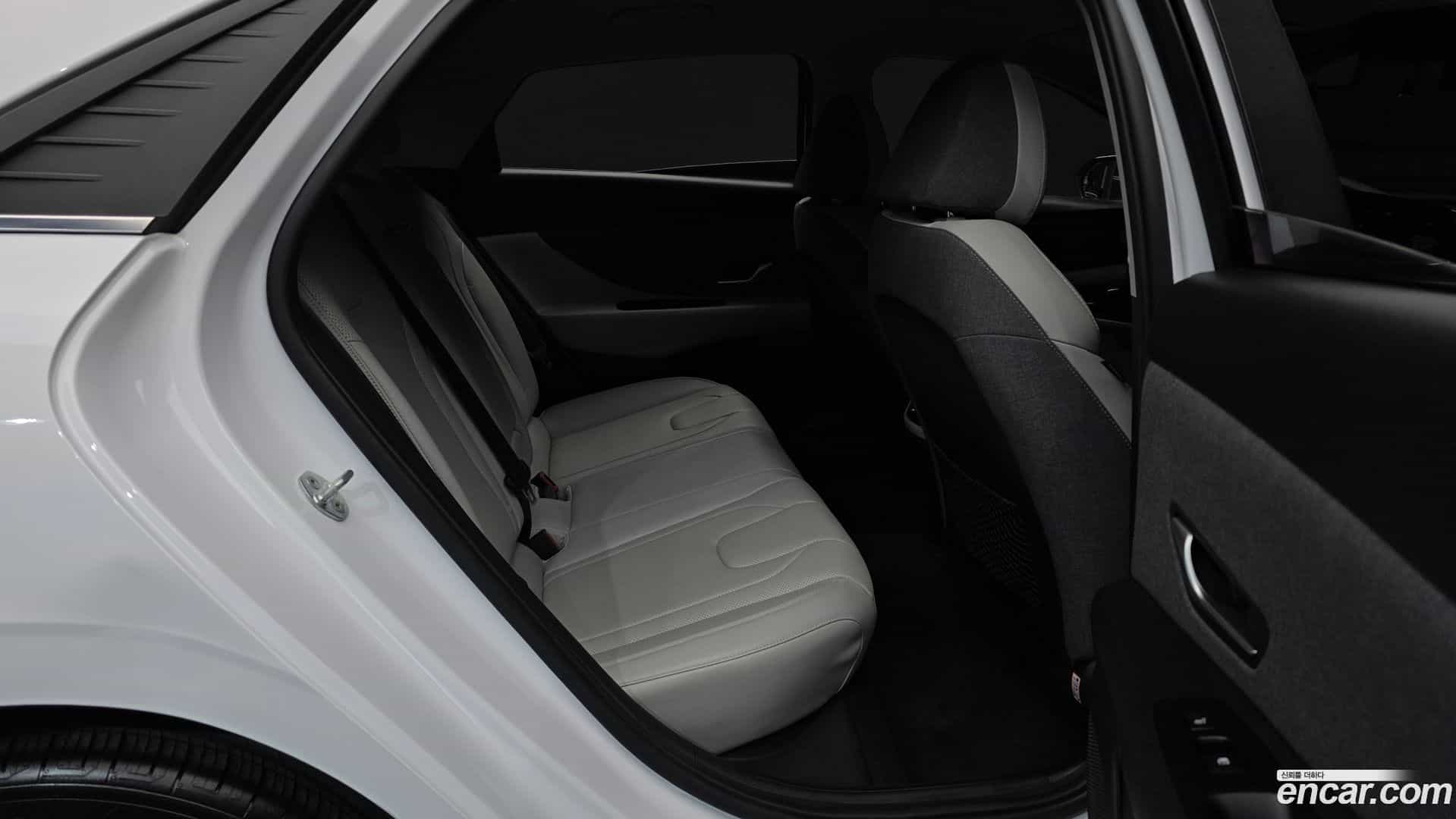 AVANTE Hyundai 2021.0-OPTION-016