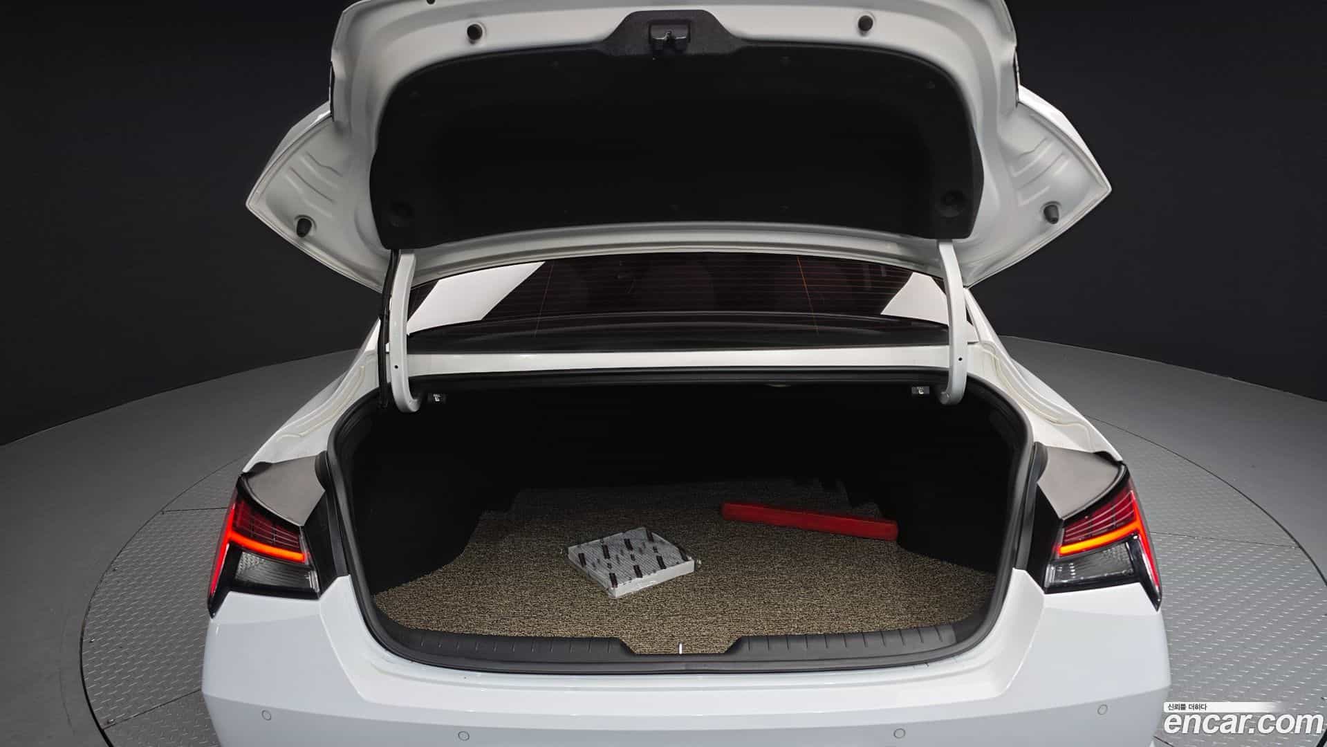 AVANTE Hyundai 2021.0-OPTION-024