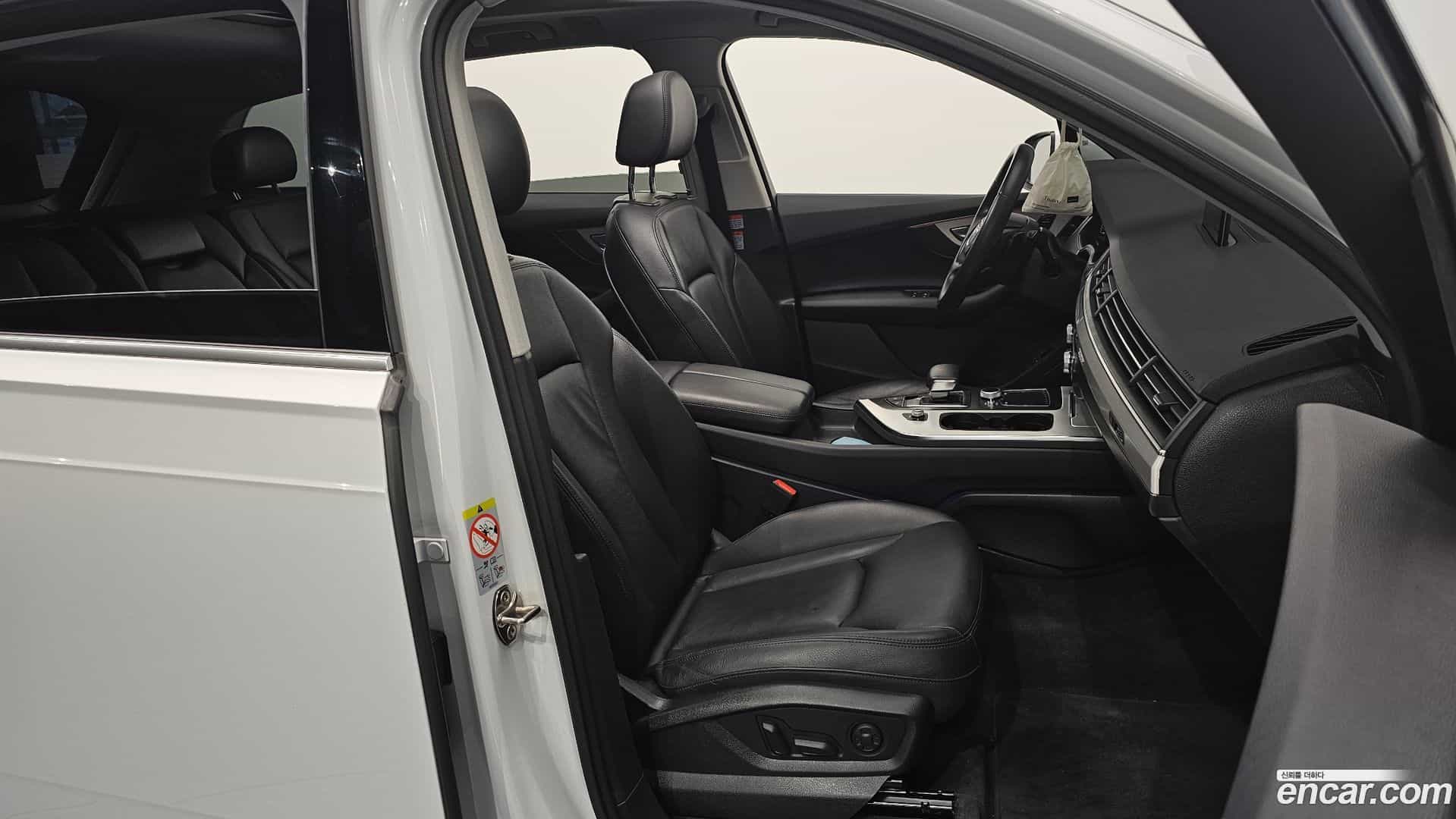 Q7 Audi 2019.10-INNER-010