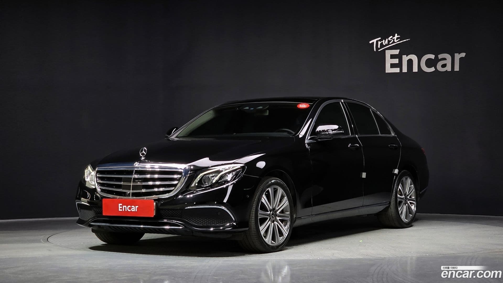Main__Slider__Photo:E-Class Mercedes-Benz 2020.2-0