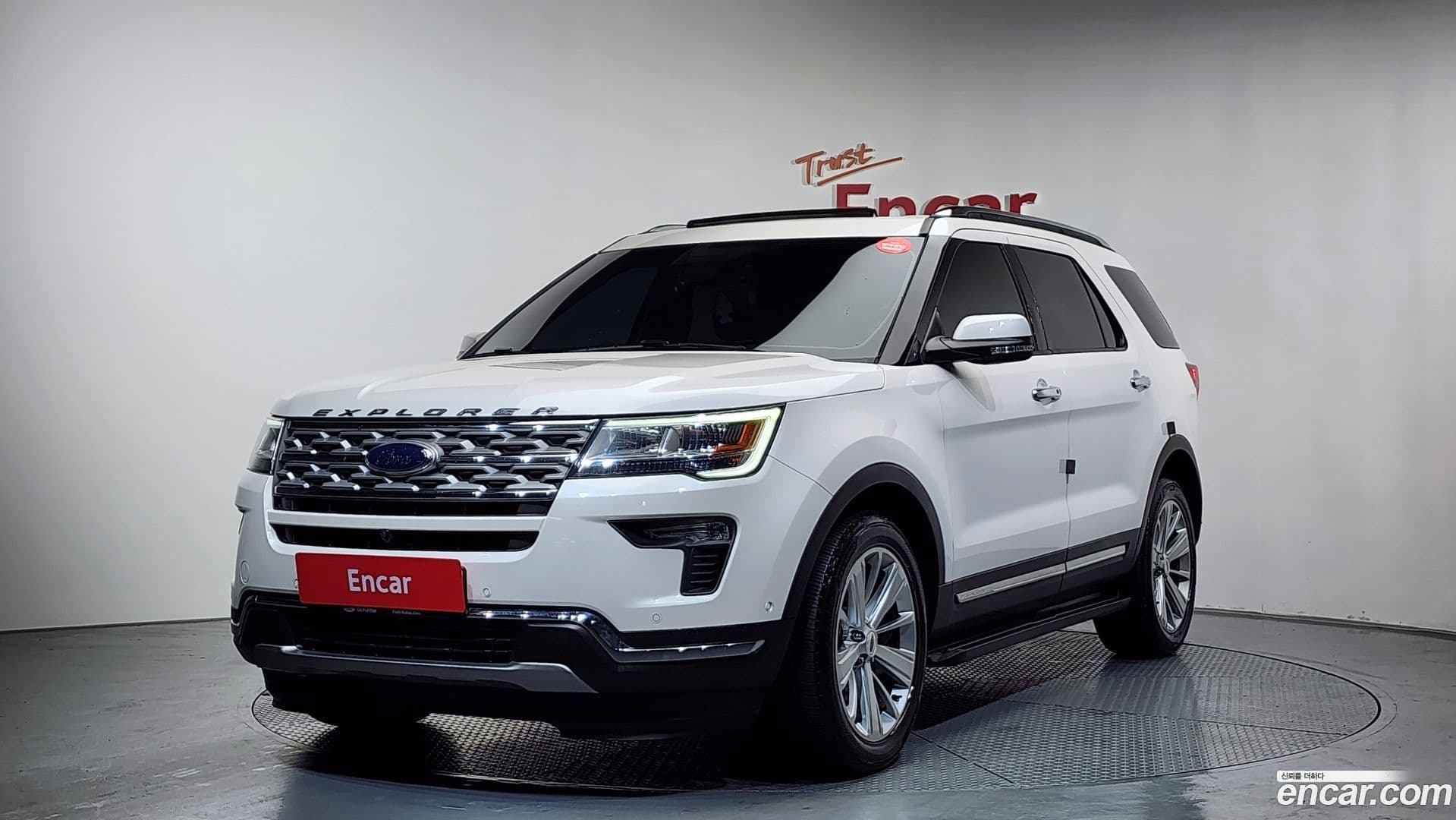 Main__Slider__Photo:Explorer Ford 2018.11-0