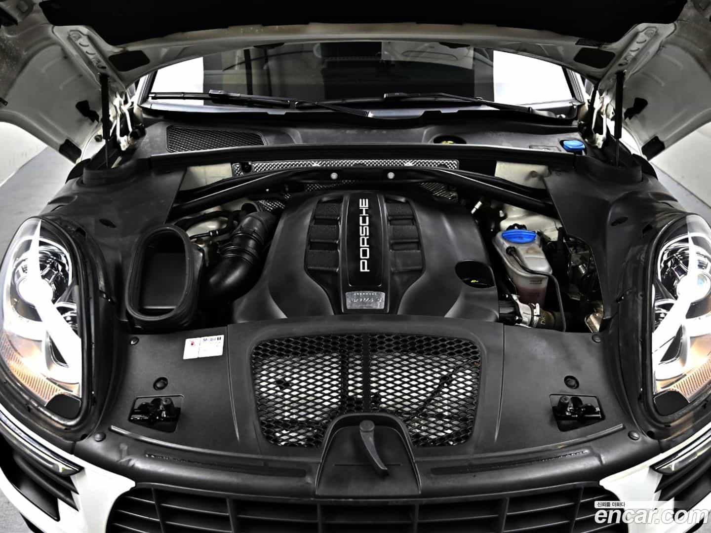 Macan Porsche 2016.2-OUTER-006