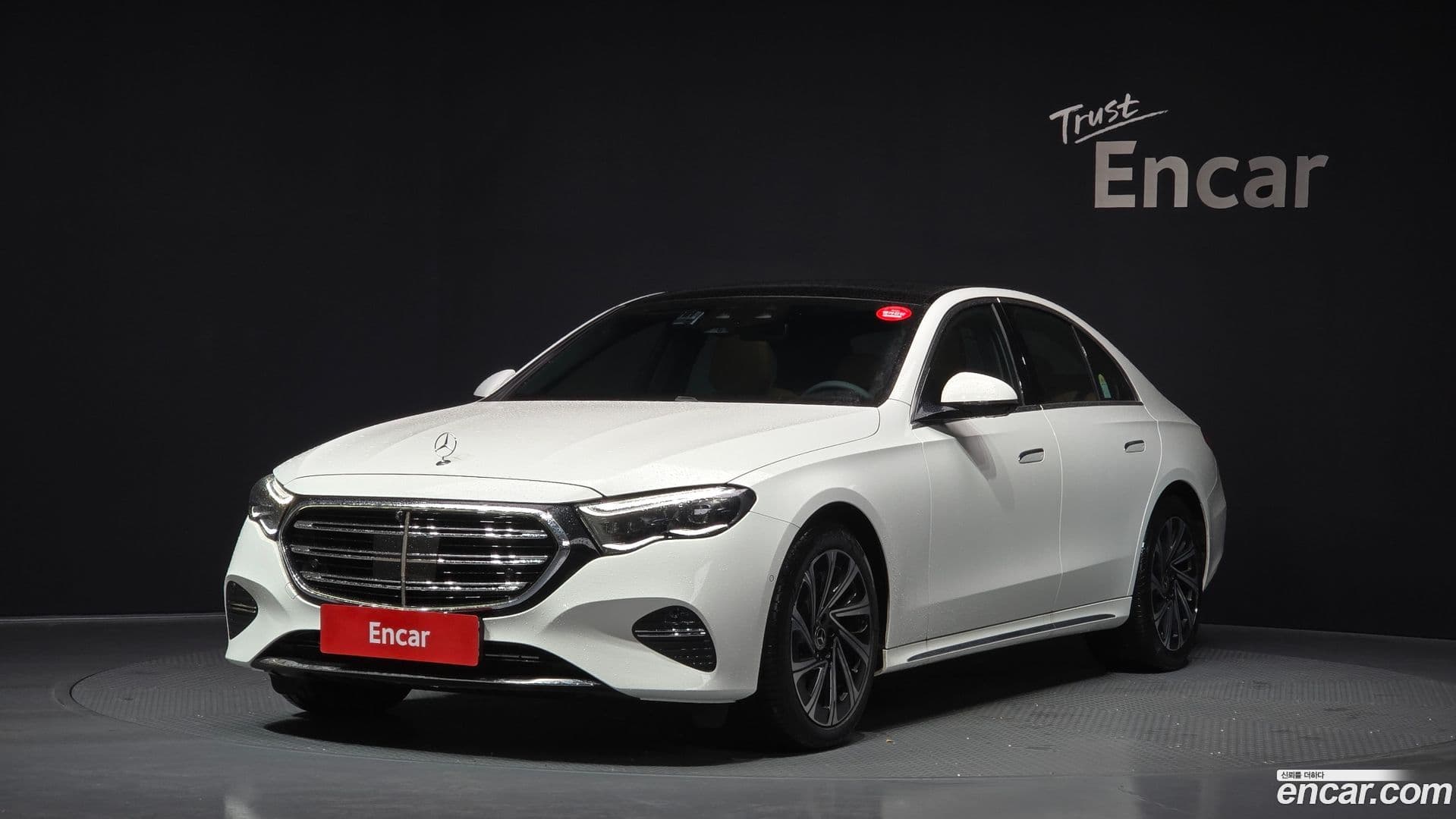 Main__Slider__Photo:E-Class Mercedes-Benz 2025.8-0