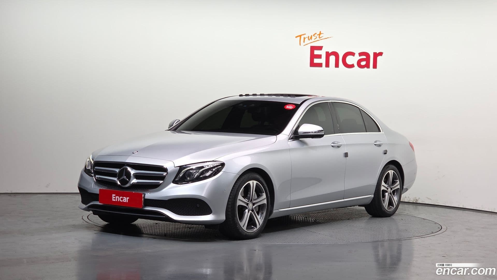 Main__Slider__Photo:E-Class Mercedes-Benz 2017.2-0