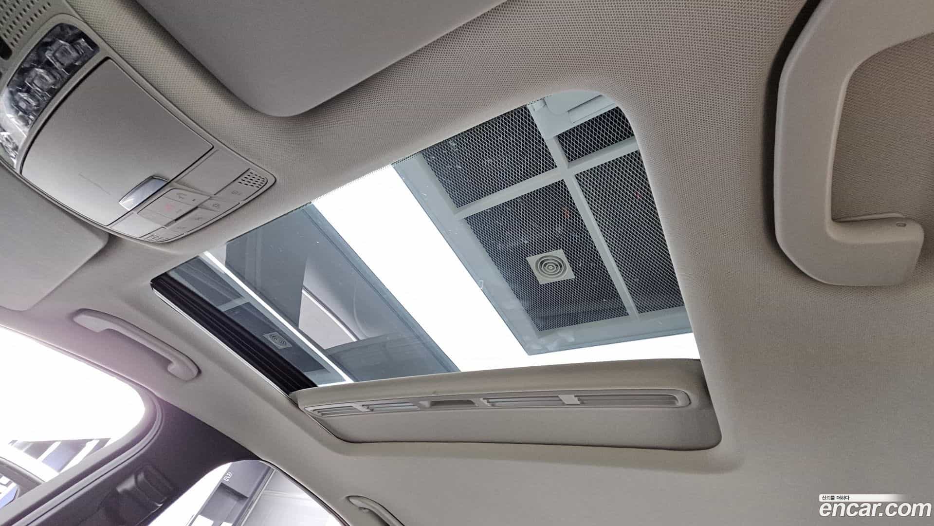 C-Class Mercedes-Benz 2018.1-OPTION-021