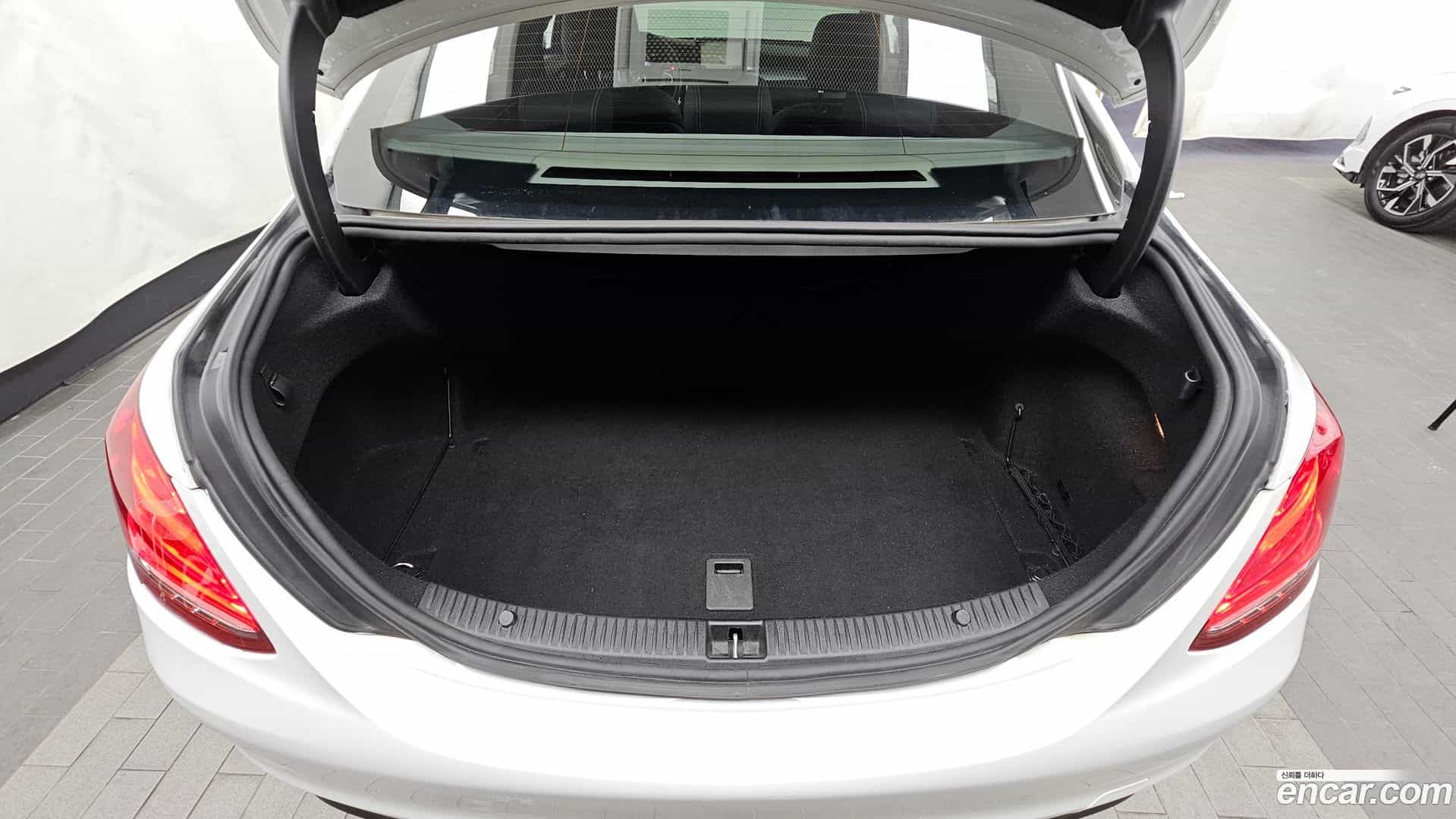 C-Class Mercedes-Benz 2018.1-OPTION-024