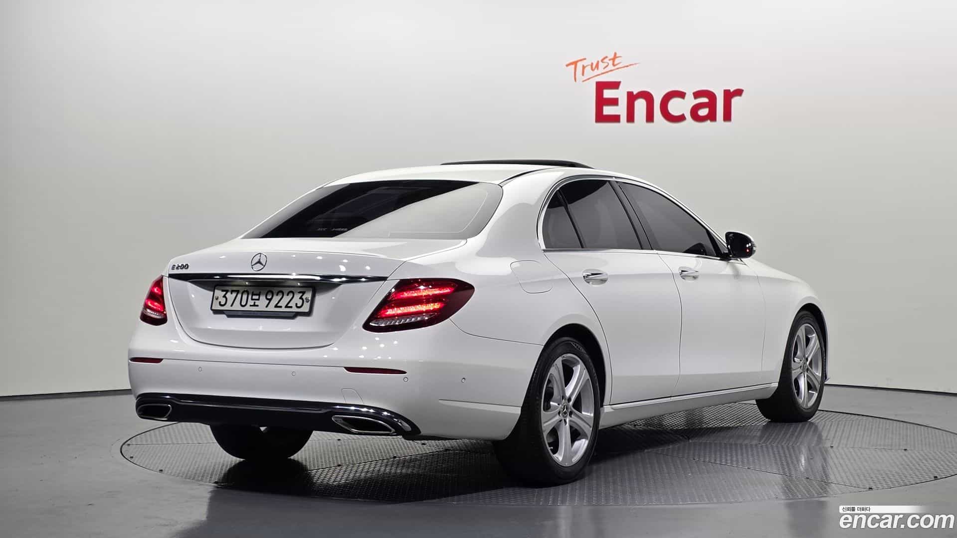 E-Class Mercedes-Benz 2018.1-OUTER-002
