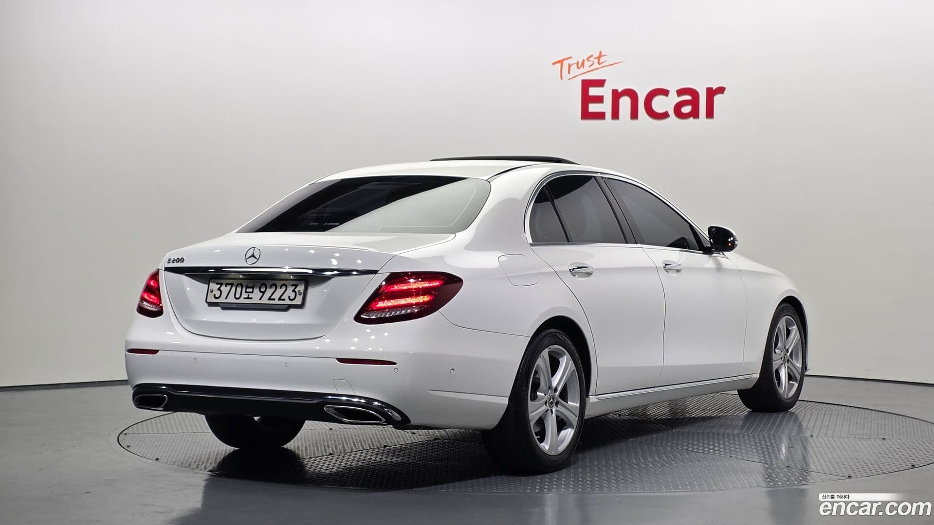 Main__Slider__Photo:E-Class Mercedes-Benz 2018.1-1