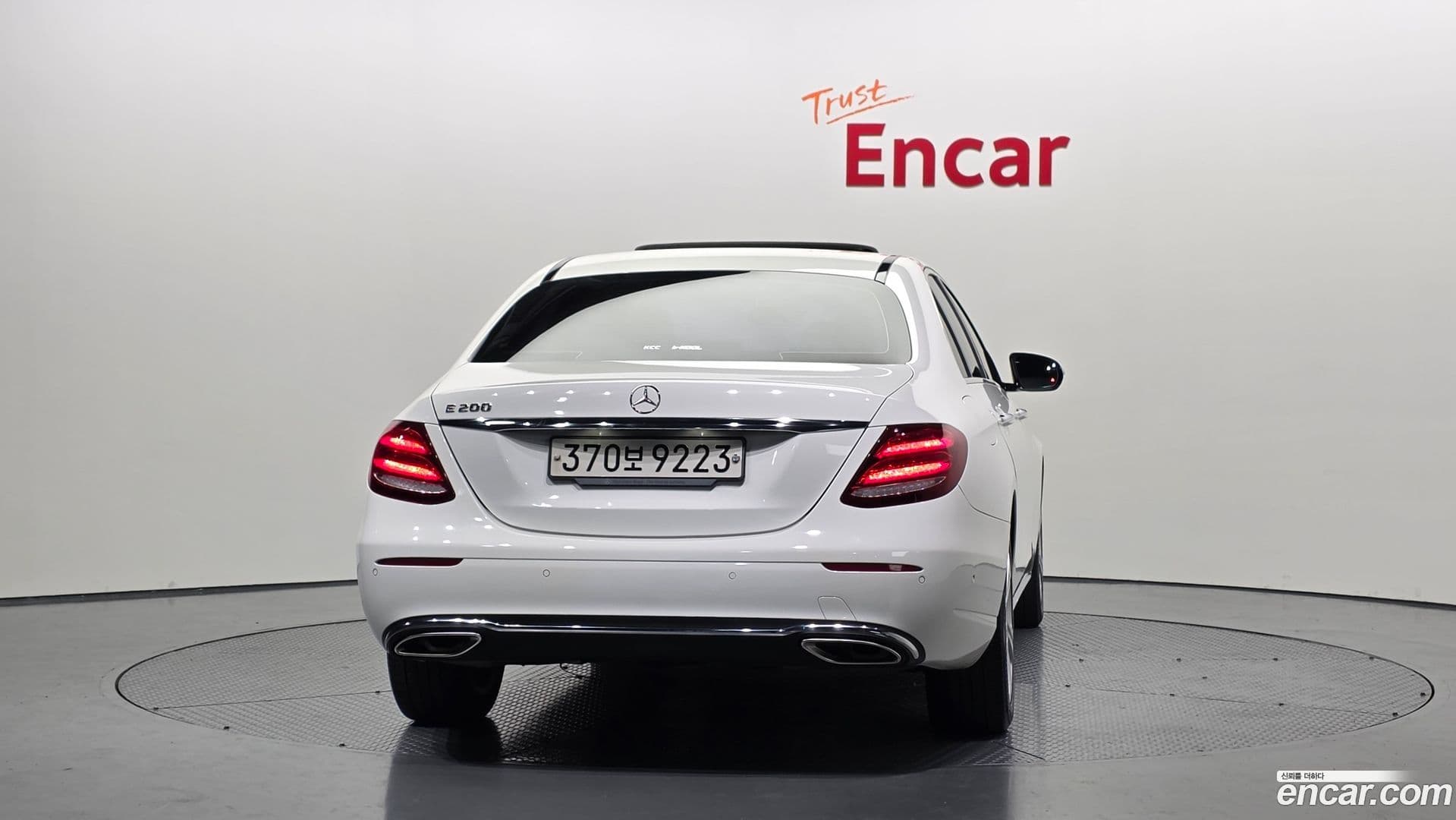 Main__Slider__Photo:E-Class Mercedes-Benz 2018.1-3