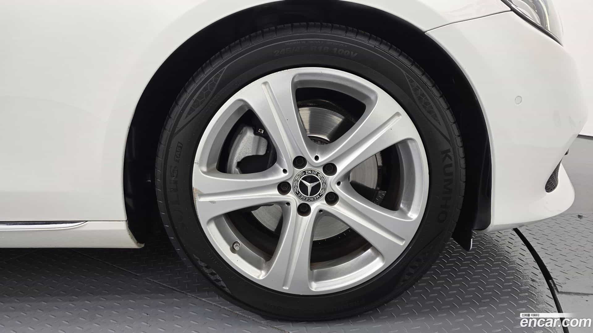 E-Class Mercedes-Benz 2018.1-OUTER-005