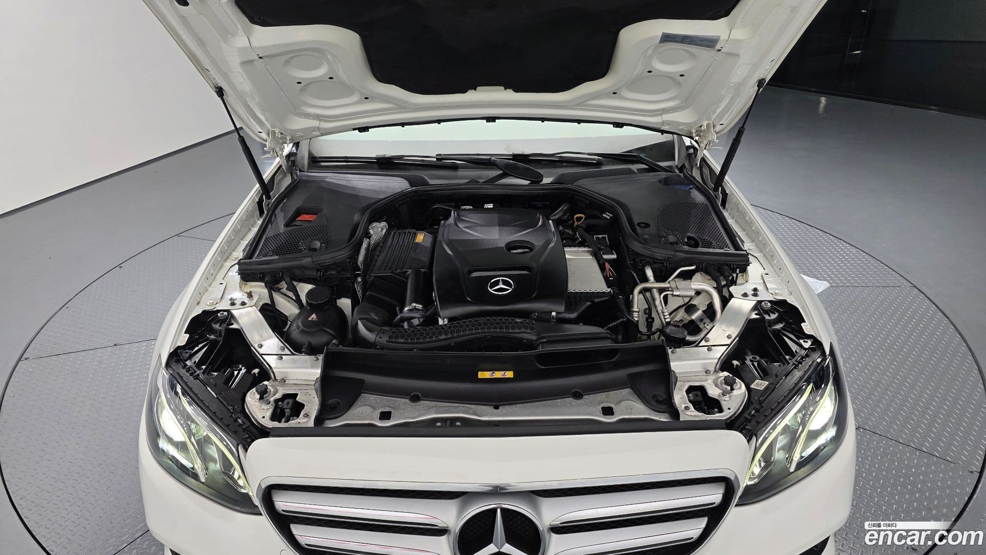 Main__Slider__Photo:E-Class Mercedes-Benz 2018.1-5