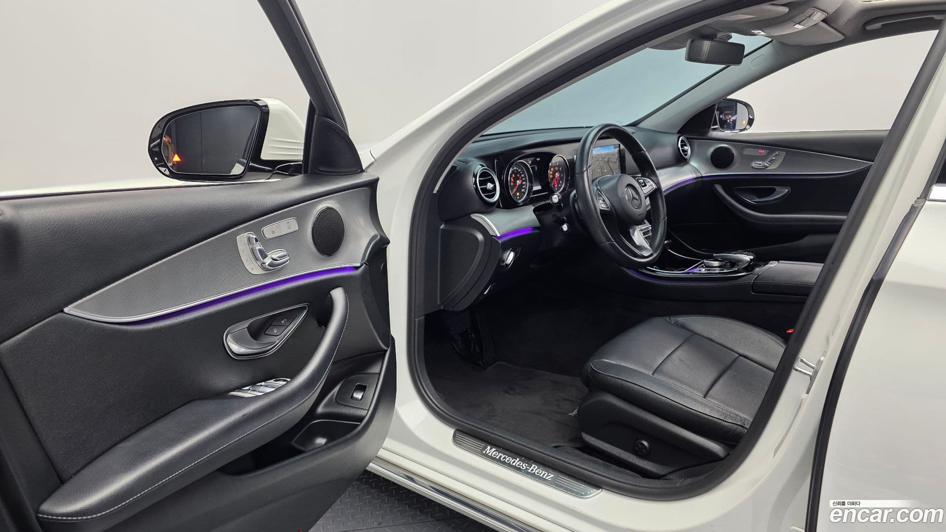 Main__Slider__Photo:E-Class Mercedes-Benz 2018.1-9