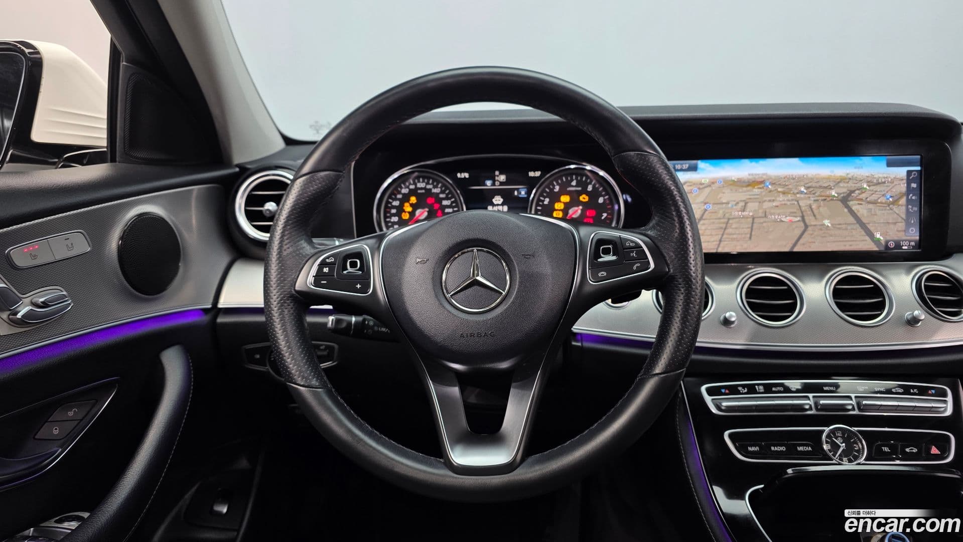 Main__Slider__Photo:E-Class Mercedes-Benz 2018.1-12