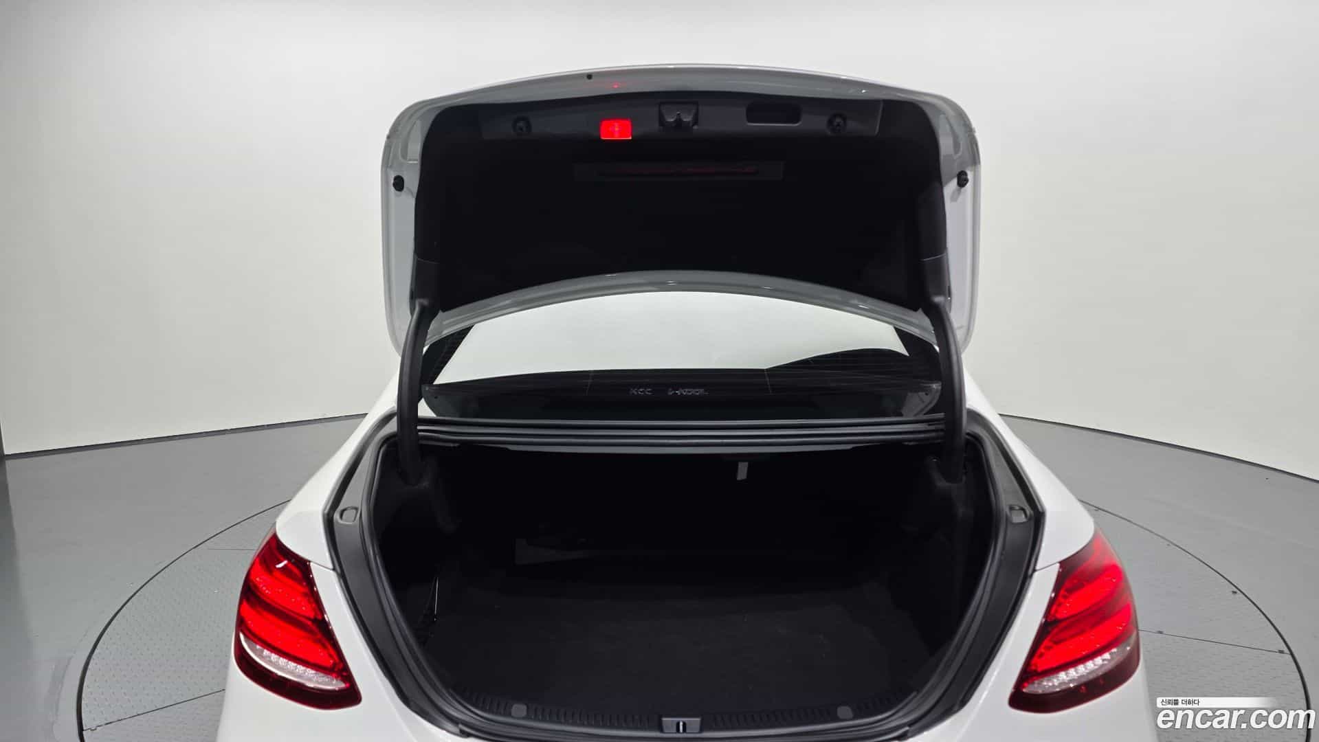 E-Class Mercedes-Benz 2018.1-OPTION-024