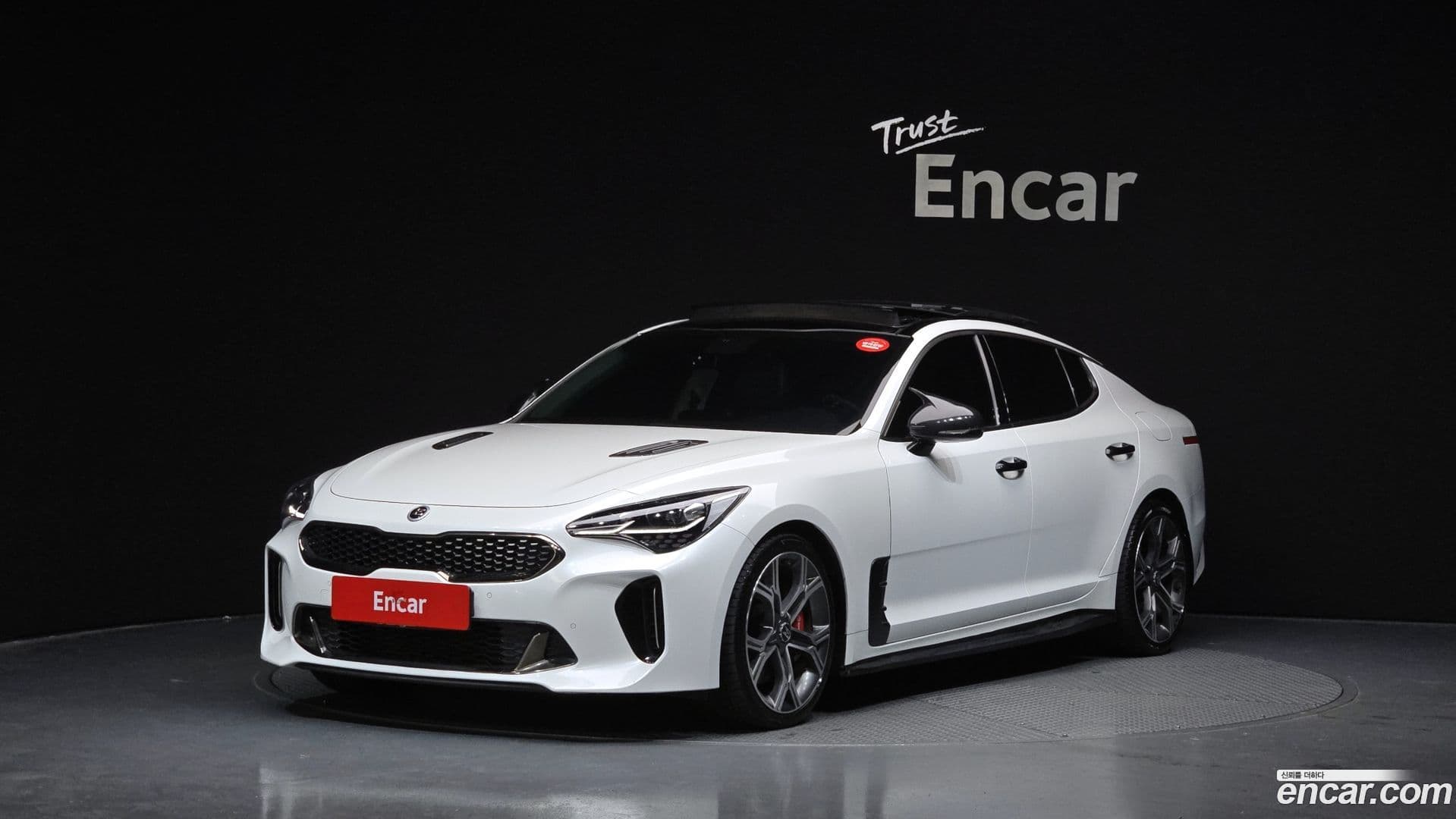 Main__Slider__Photo:Stinger Kia 2017.10-0