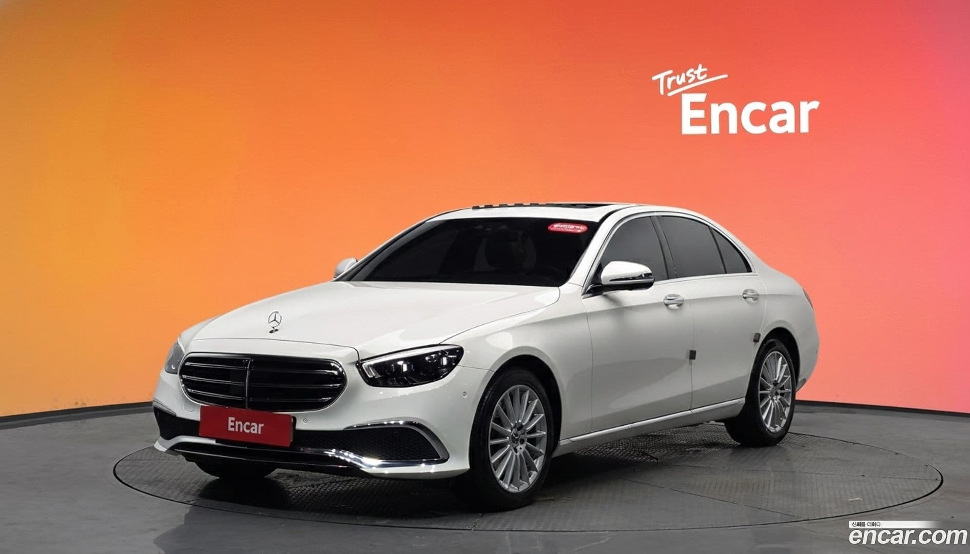 Main__Slider__Photo:E-Class Mercedes-Benz 2022.0-0