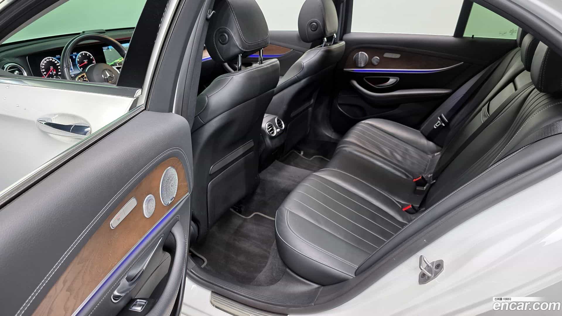 E-Class Mercedes-Benz 2020.6-OPTION-016