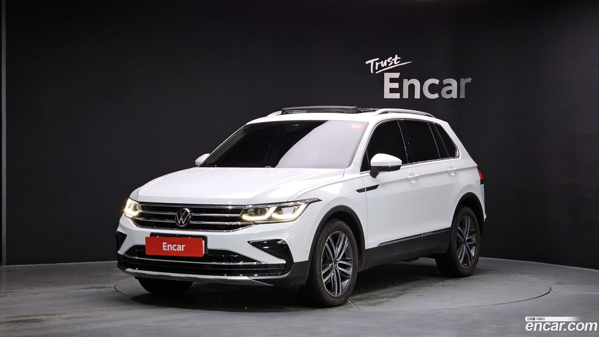 Main__Slider__Photo:Tiguan Volkswagen 2023.10-0