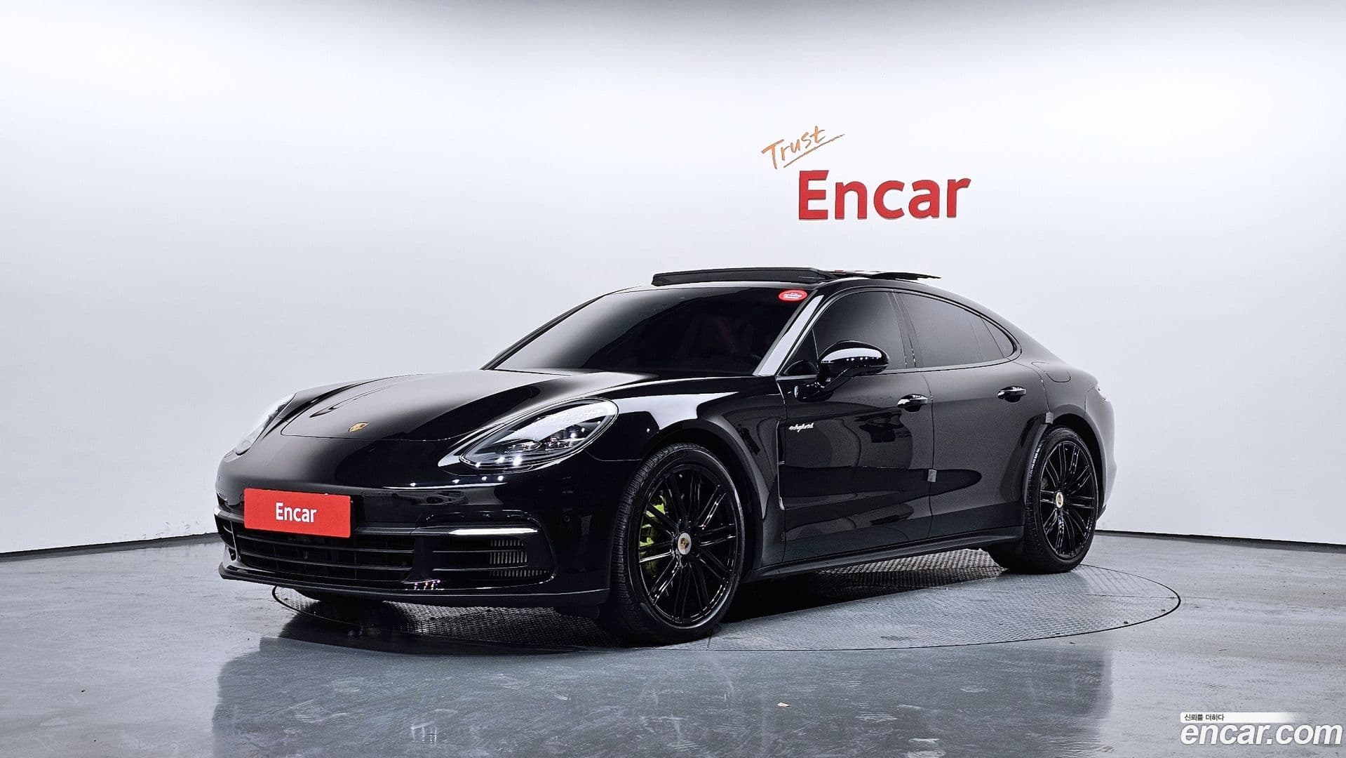 Main__Slider__Photo:Panamera Porsche 2020.2-0