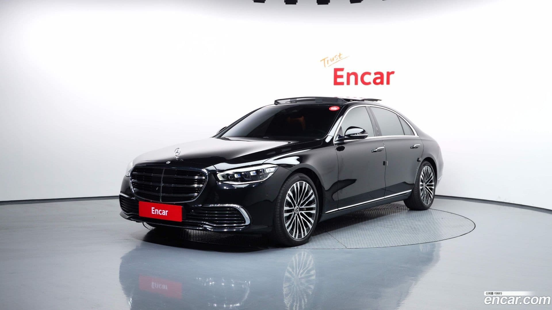 Main__Slider__Photo:S-Class Mercedes-Benz 2021.10-0
