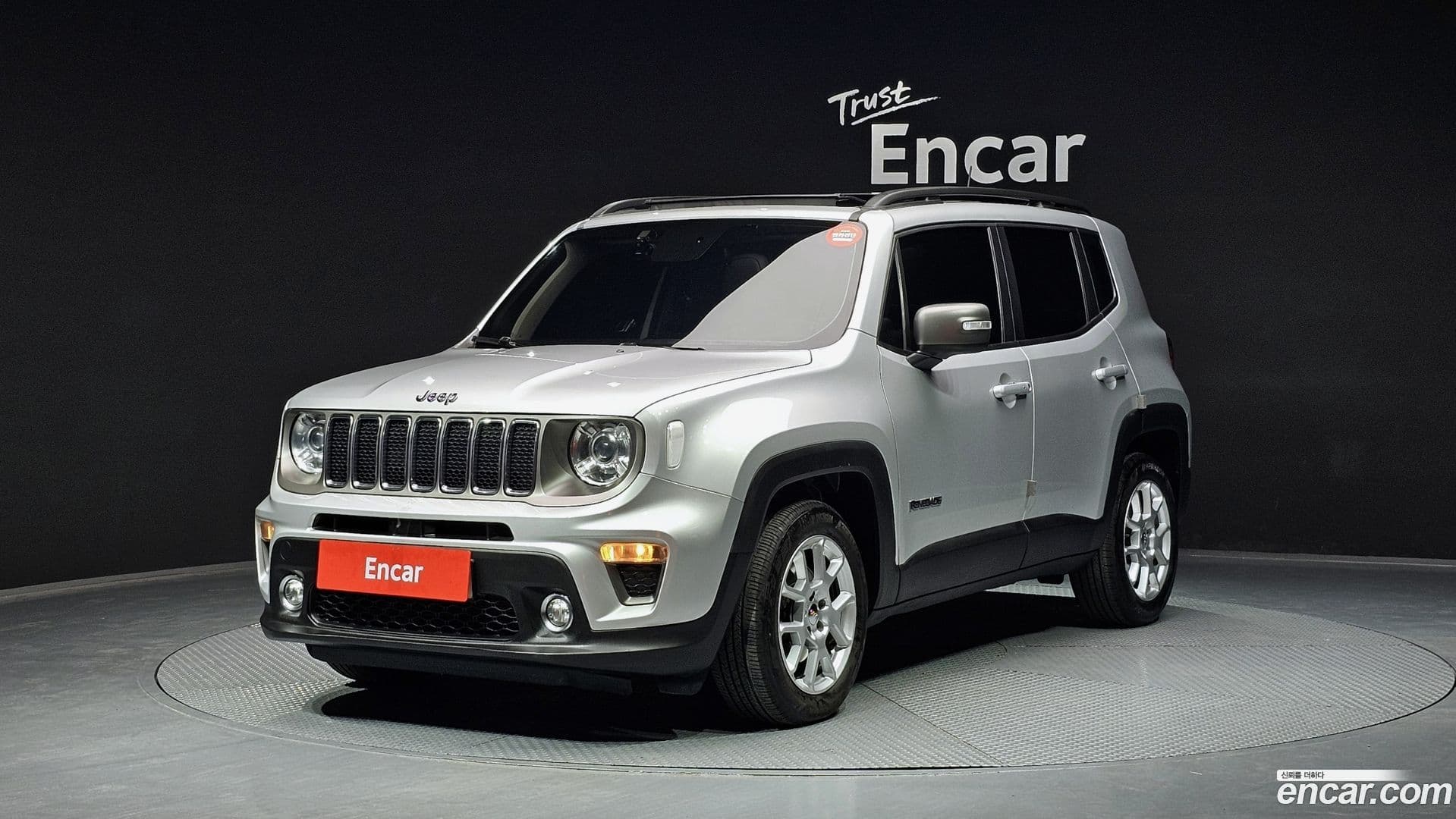 Main__Slider__Photo:Renegade Jeep 2019.10-0