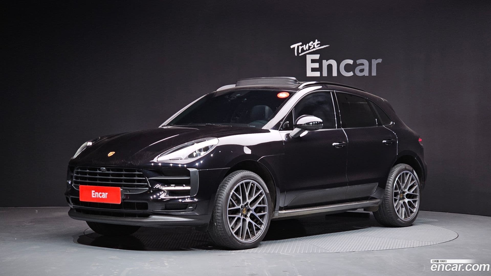 Main__Slider__Photo:Macan Porsche 2021.1-0