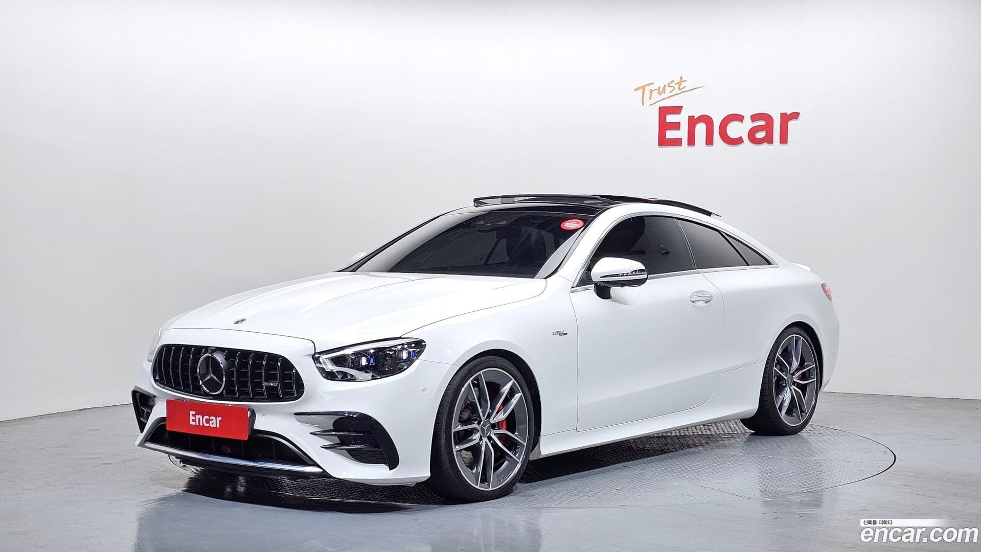 Main__Slider__Photo:E-Class Mercedes-Benz 2022.3-0