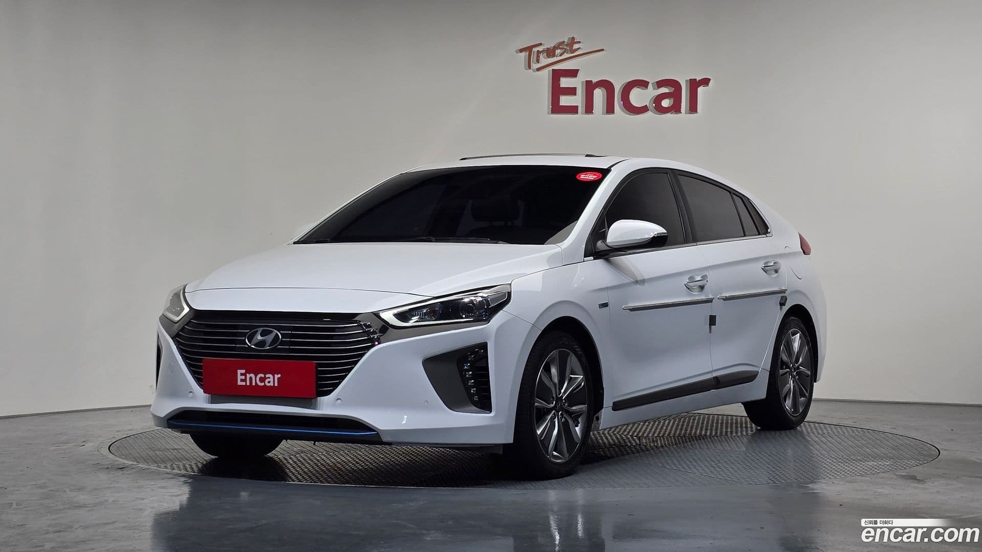 Main__Slider__Photo:Ioniq Hyundai 2019.7-0