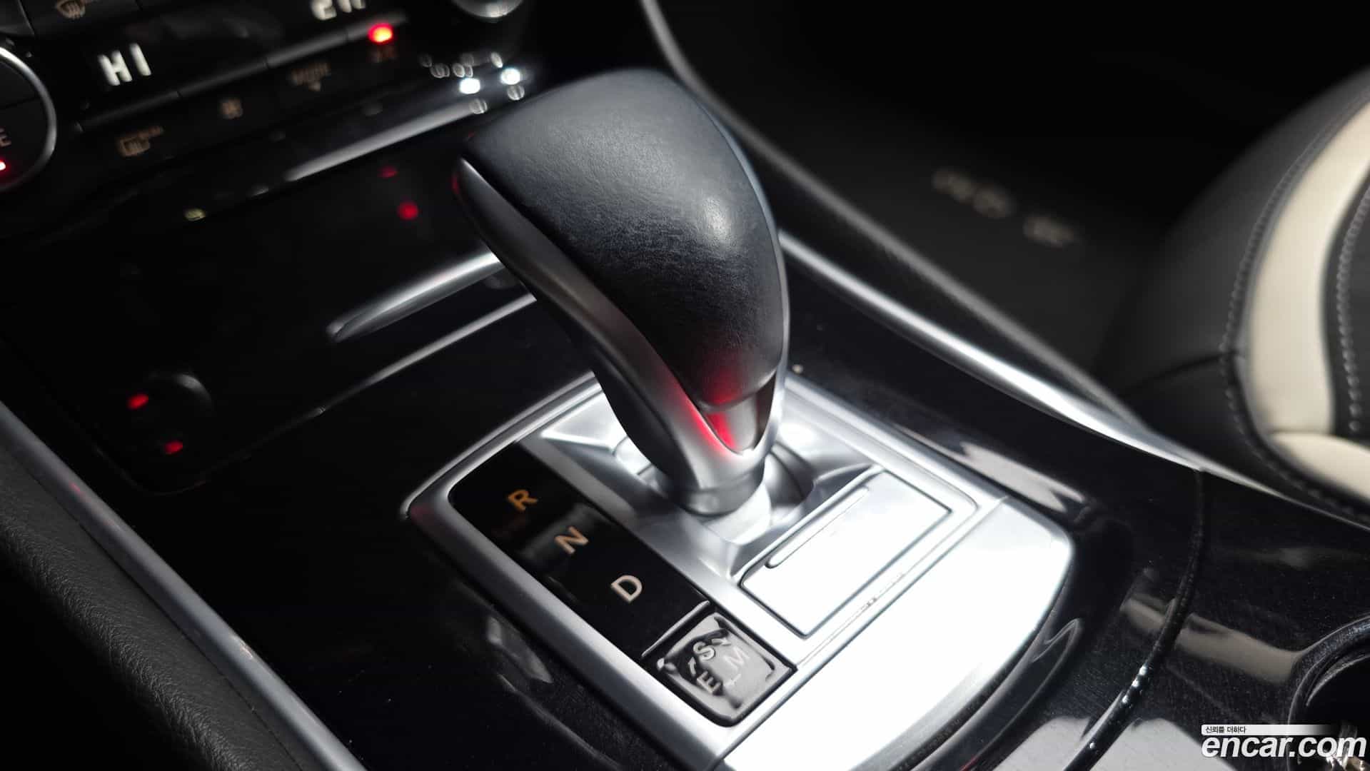 Q30 Infiniti 2017.5-INNER-009