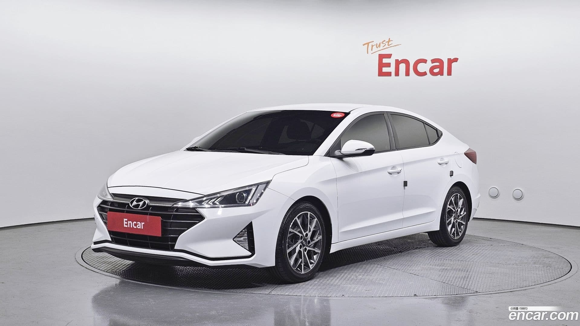 Main__Slider__Photo:AVANTE Hyundai 2019.6-0